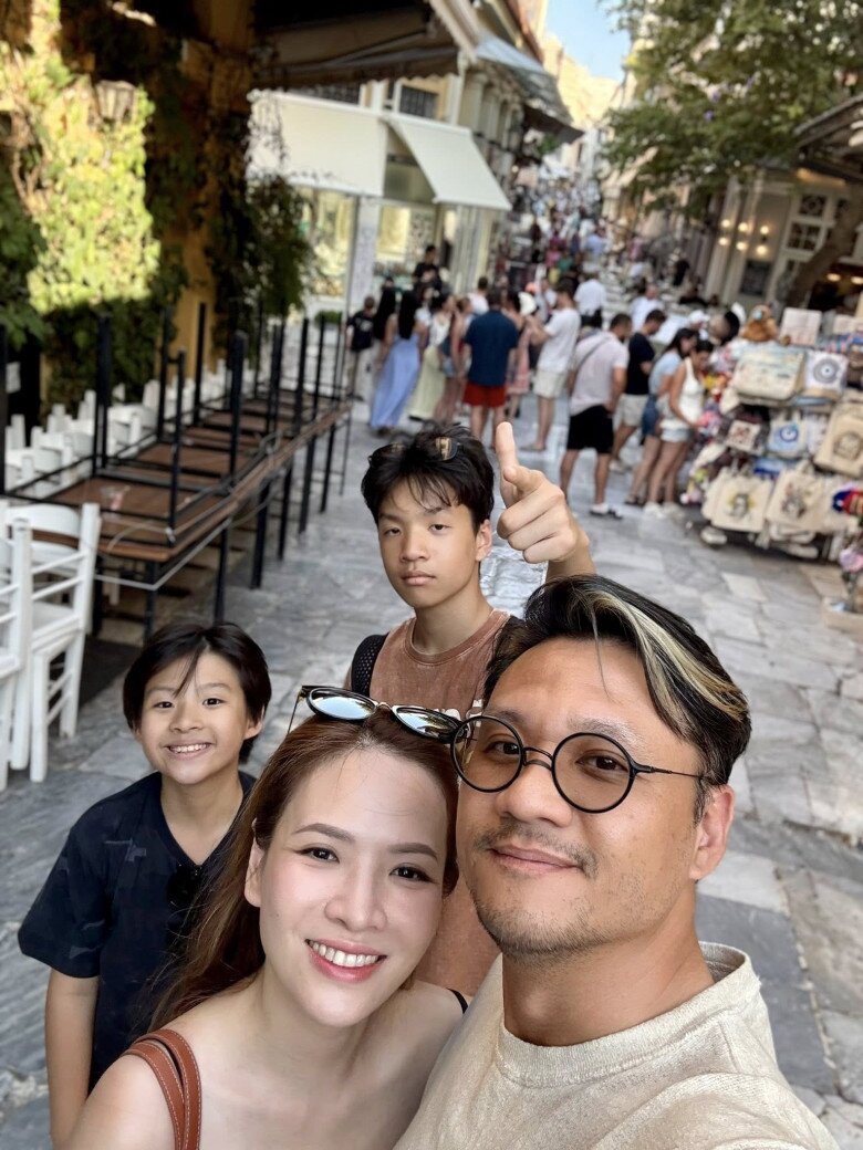 Gia đình hạnh phúc của MC Đan Lê và đạo diễn Khải Anh.