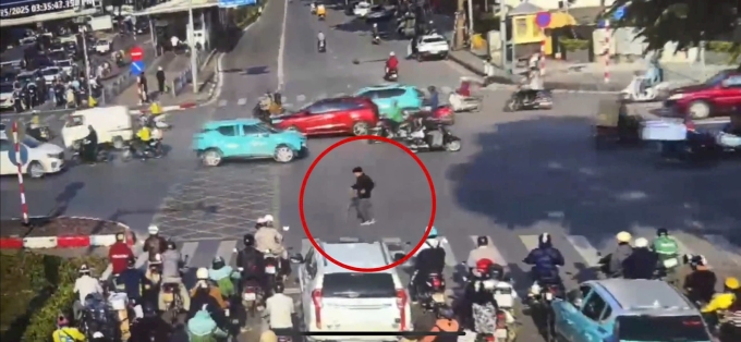 Hình ảnh cụ ông được phát hiện từ camera AI. Ảnh chụp màn hình