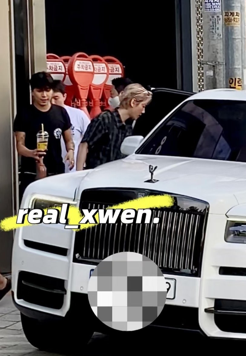 Bùng nổ tin “anh sếp showbiz” bỏ nàng thơ cặp kè nữ CEO có chồng, lái siêu xe 11 tỷ đưa nhân tình đi chơi- Ảnh 5. Bùng nổ tin “anh sếp showbiz” bỏ nàng thơ cặp kè nữ CEO có chồng, lái siêu xe 11 tỷ đưa nhân tình đi chơi- Ảnh 5.