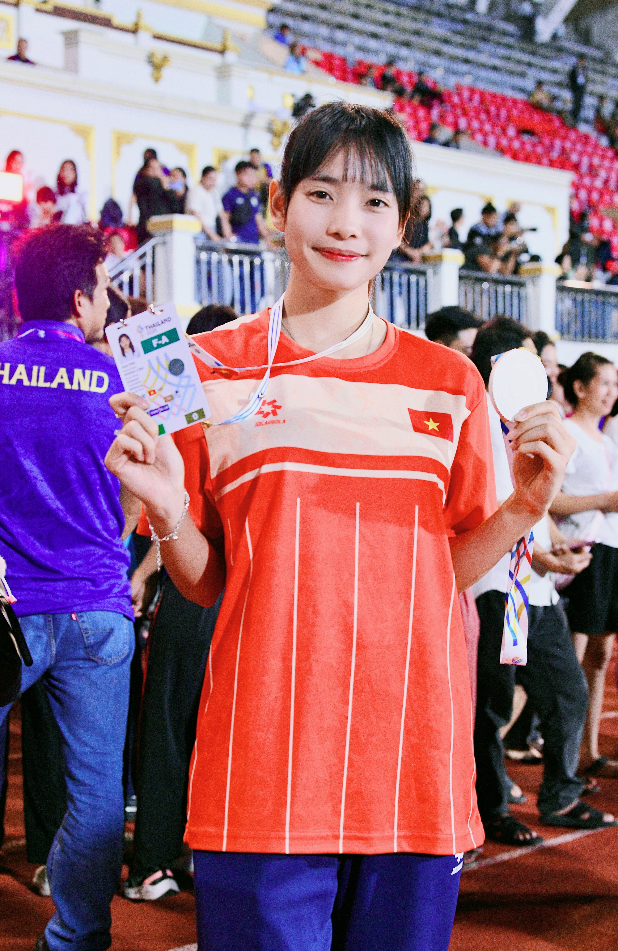 Gặp hotgirl Việt Nam 19 tuổi hot rần rần trên báo Thái Lan, thẹn thùng khi được gọi là 