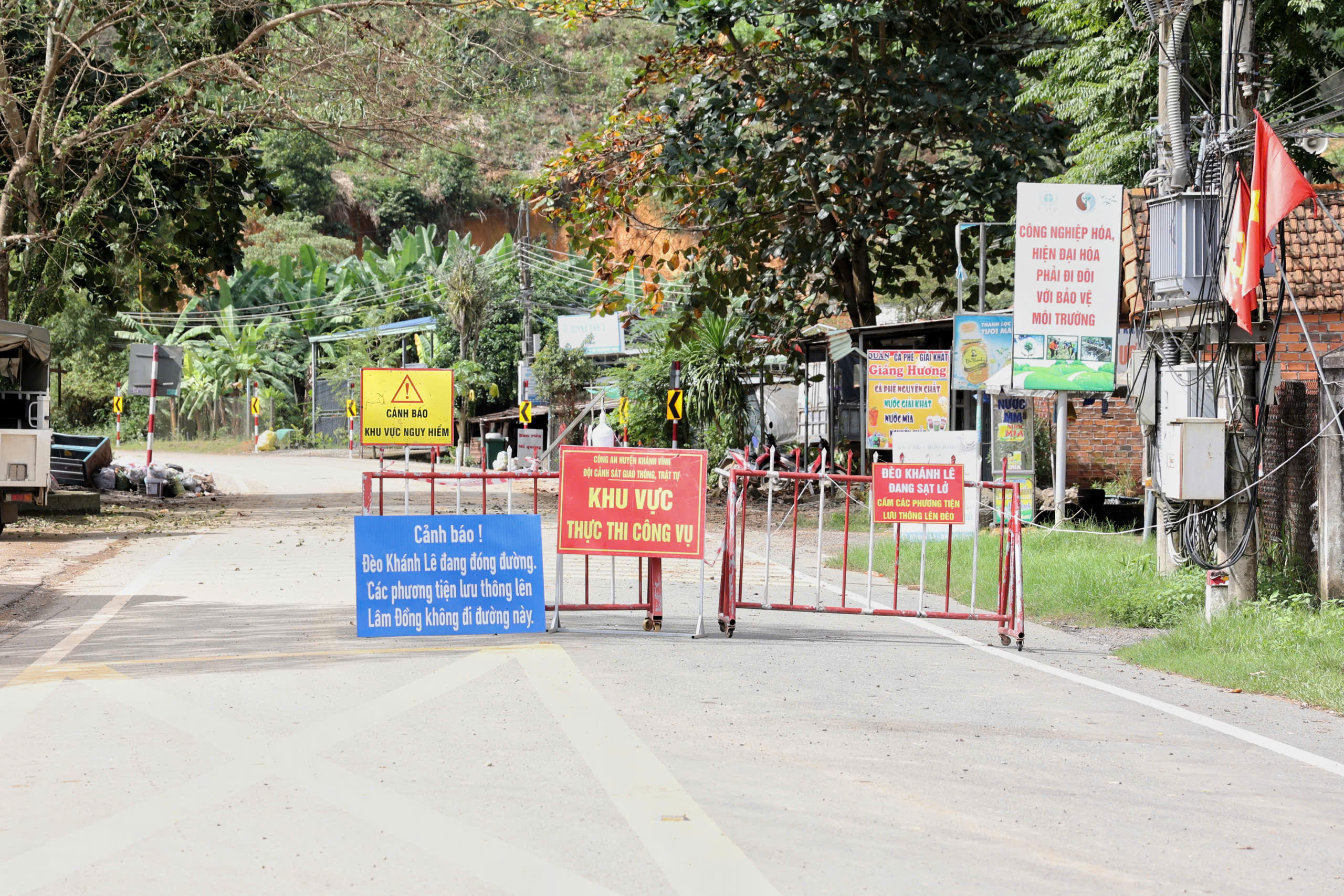 Vì sao chưa thể thông tuyến đèo Khánh Lê ? - Ảnh 2.