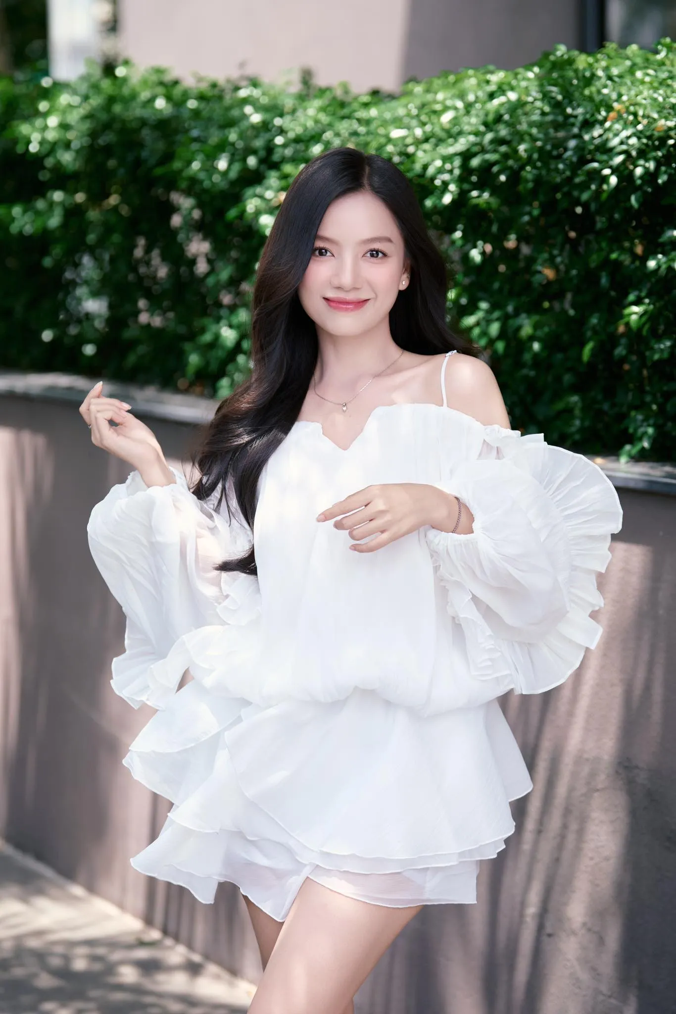 Hạ Anh tiếp tục trở thành tâm điểm chú ý với vai chính trong web drama Tình Đầu Là Sói.