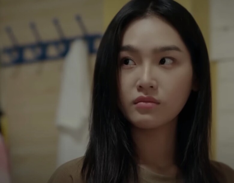 Cù Thị Trà trong Dịu Dàng Màu Nắng.