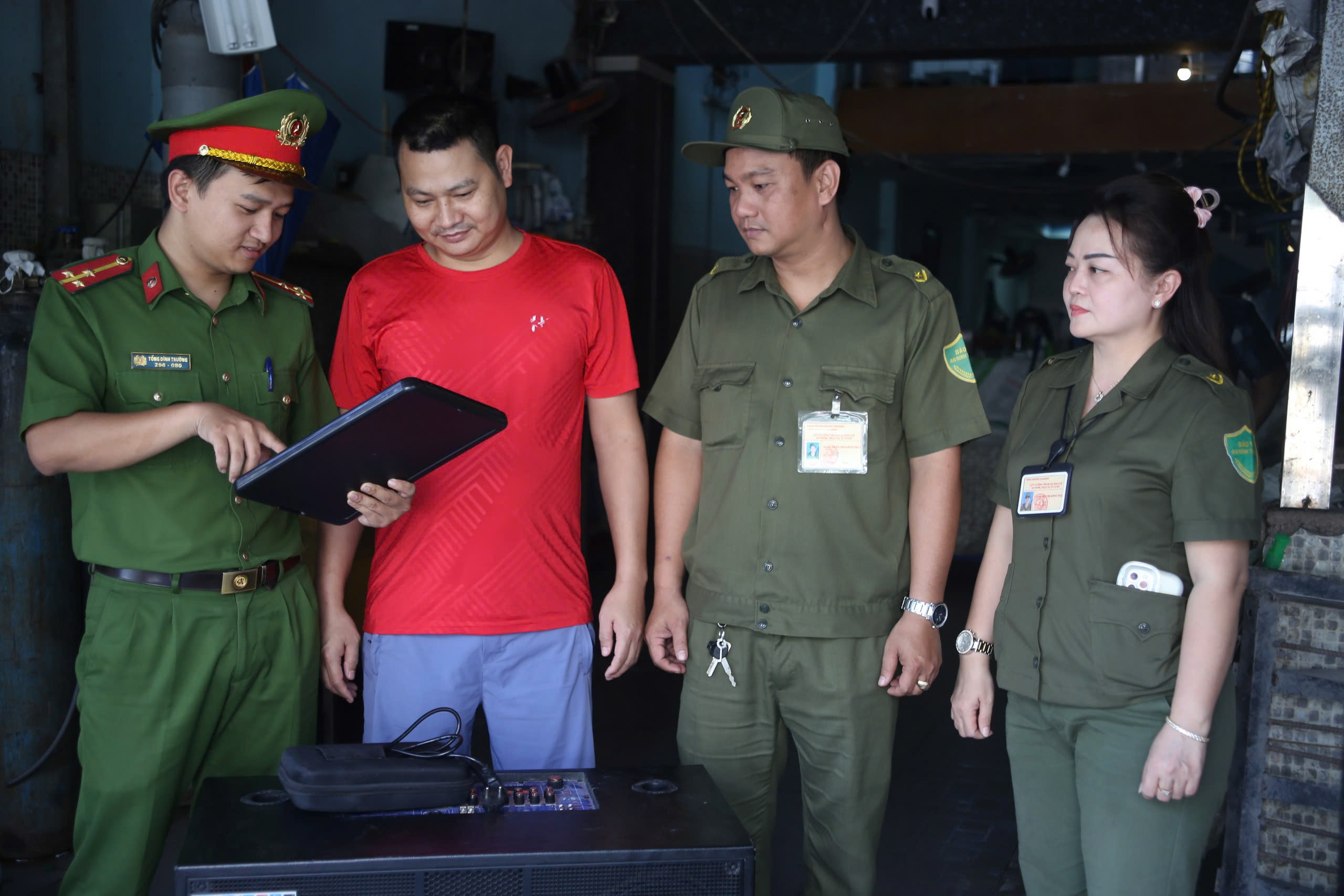 Bất kể giờ giấc nào, karaoke ồn ào sẽ bị xử phạt: 'Luật mới gần dân hơn' - Ảnh 3.