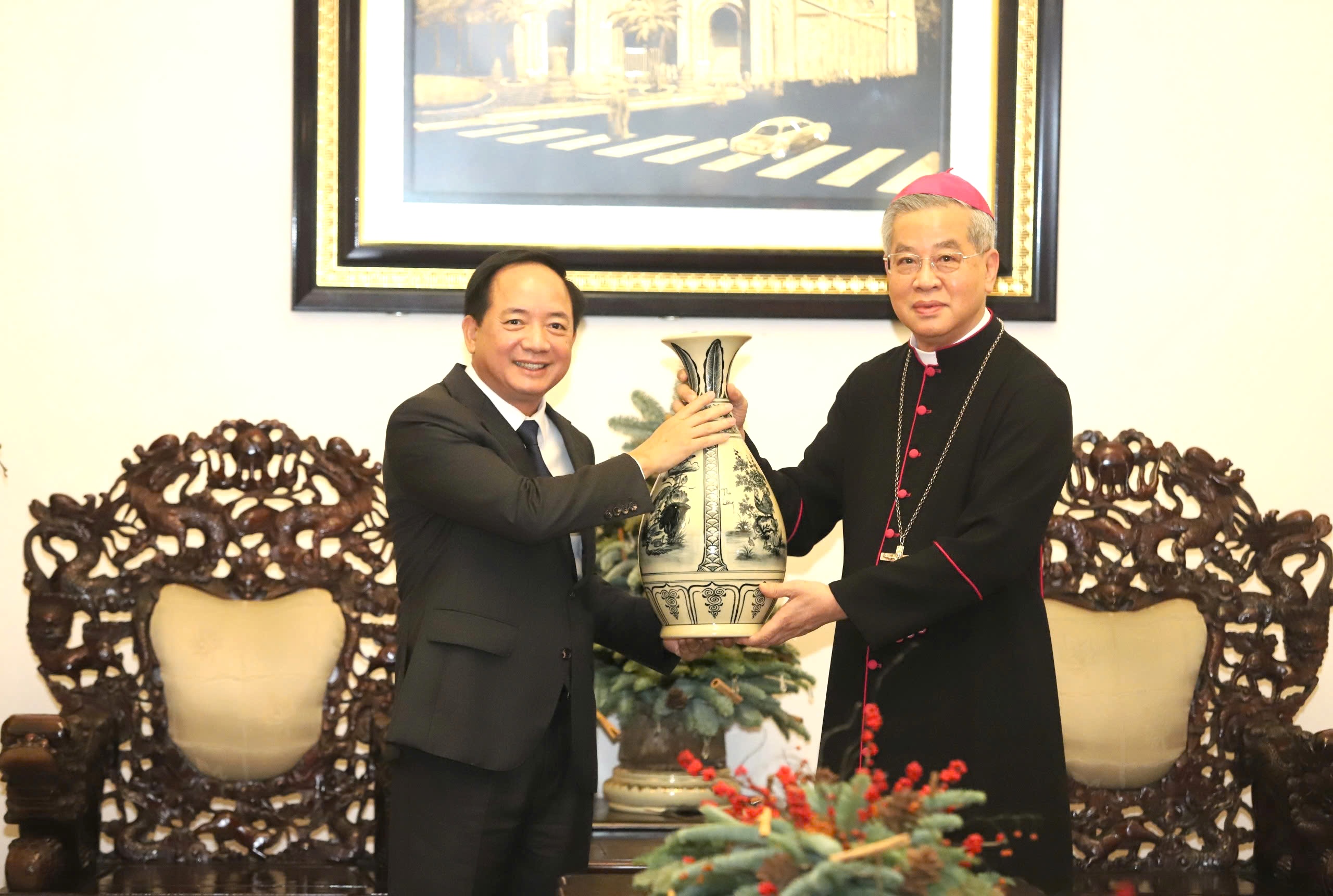 Trưởng Ban Tuyên giáo và Dân vận Trung ương thăm, chúc mừng Giáng sinh tại TPHCM - Ảnh 3.