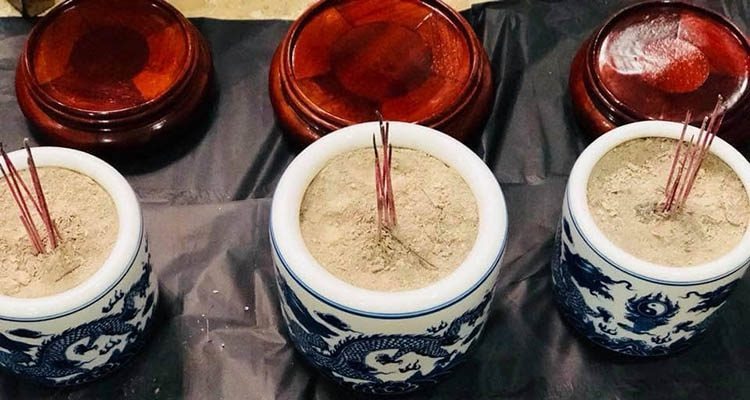 Cuối năm bát hương xuất hiện 3 dấu hiệu này, gia chủ nên xem lại ngay- Ảnh 2.