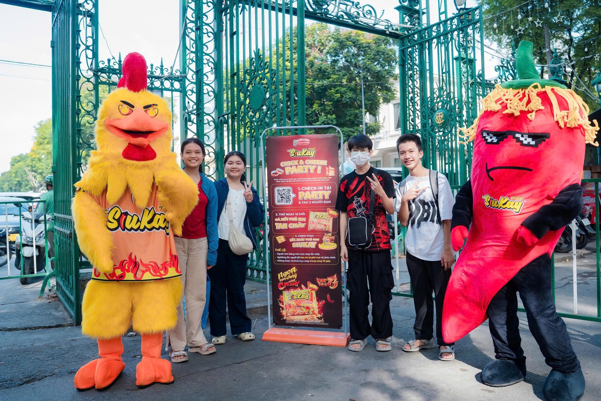 Mì SiuKay Chick ‘N’ Cheese Party: Gần 3000 bạn trẻ 