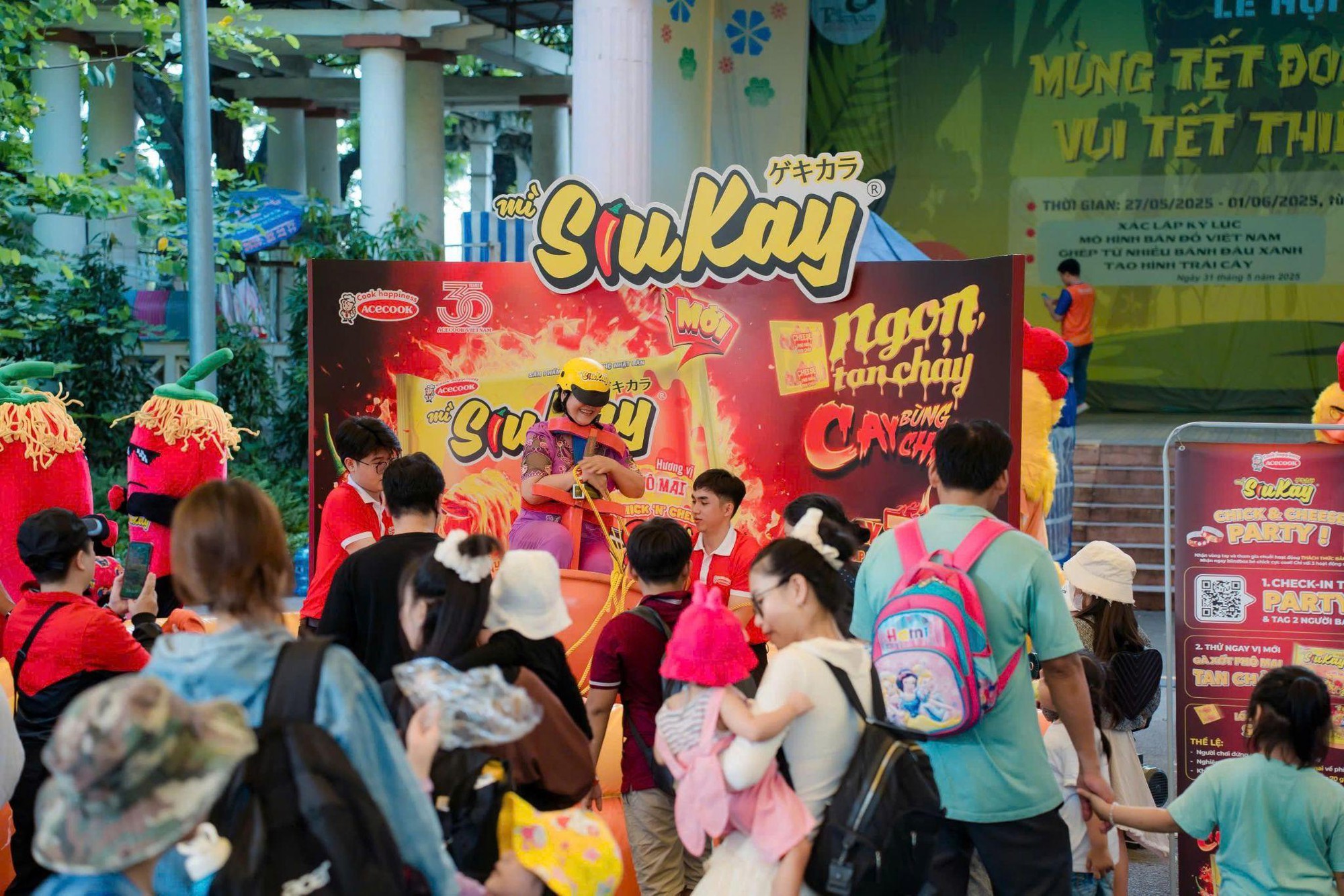 Mì SiuKay Chick ‘N’ Cheese Party: Gần 3000 bạn trẻ 