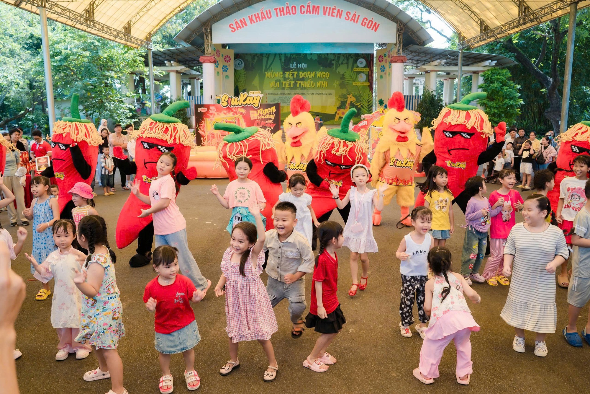 Mì SiuKay Chick ‘N’ Cheese Party: Gần 3000 bạn trẻ 