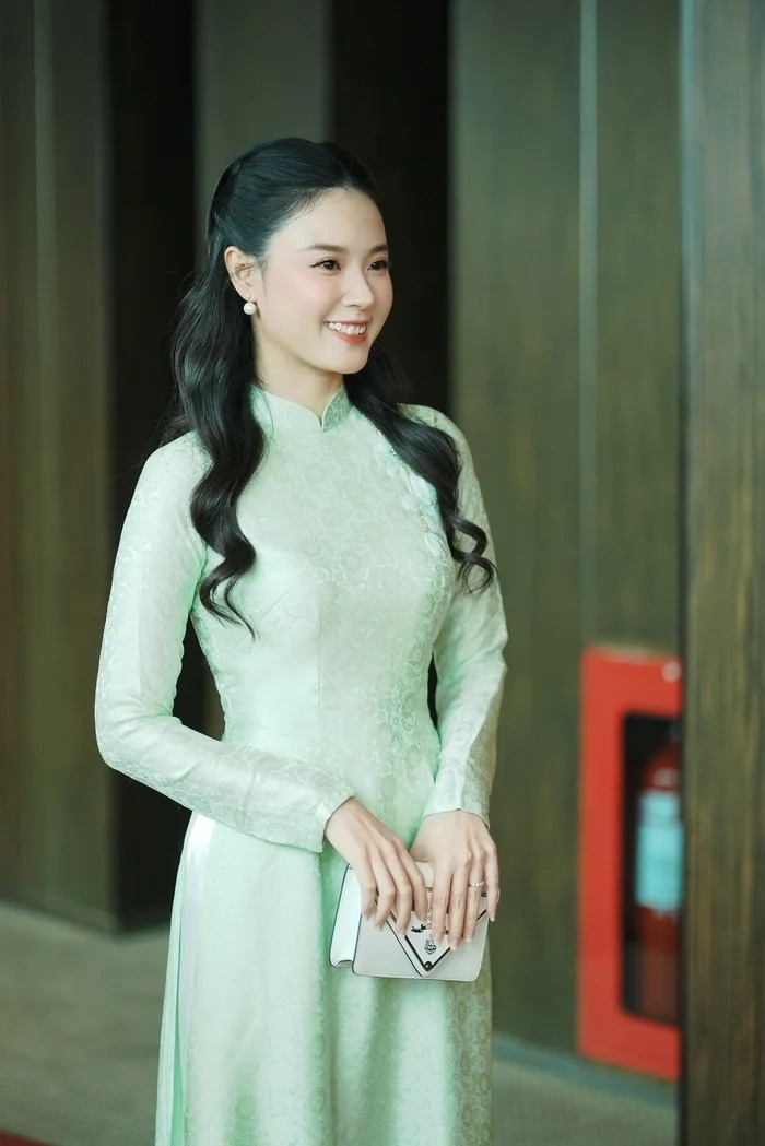 Midu và chồng đi du lịch 'hâm nóng' tình cảm, tiếp tục làm một việc giữa tin đồn mang thai 5 Midu và chồng đi du lịch 'hâm nóng' tình cảm, tiếp tục làm một việc giữa tin đồn mang thai