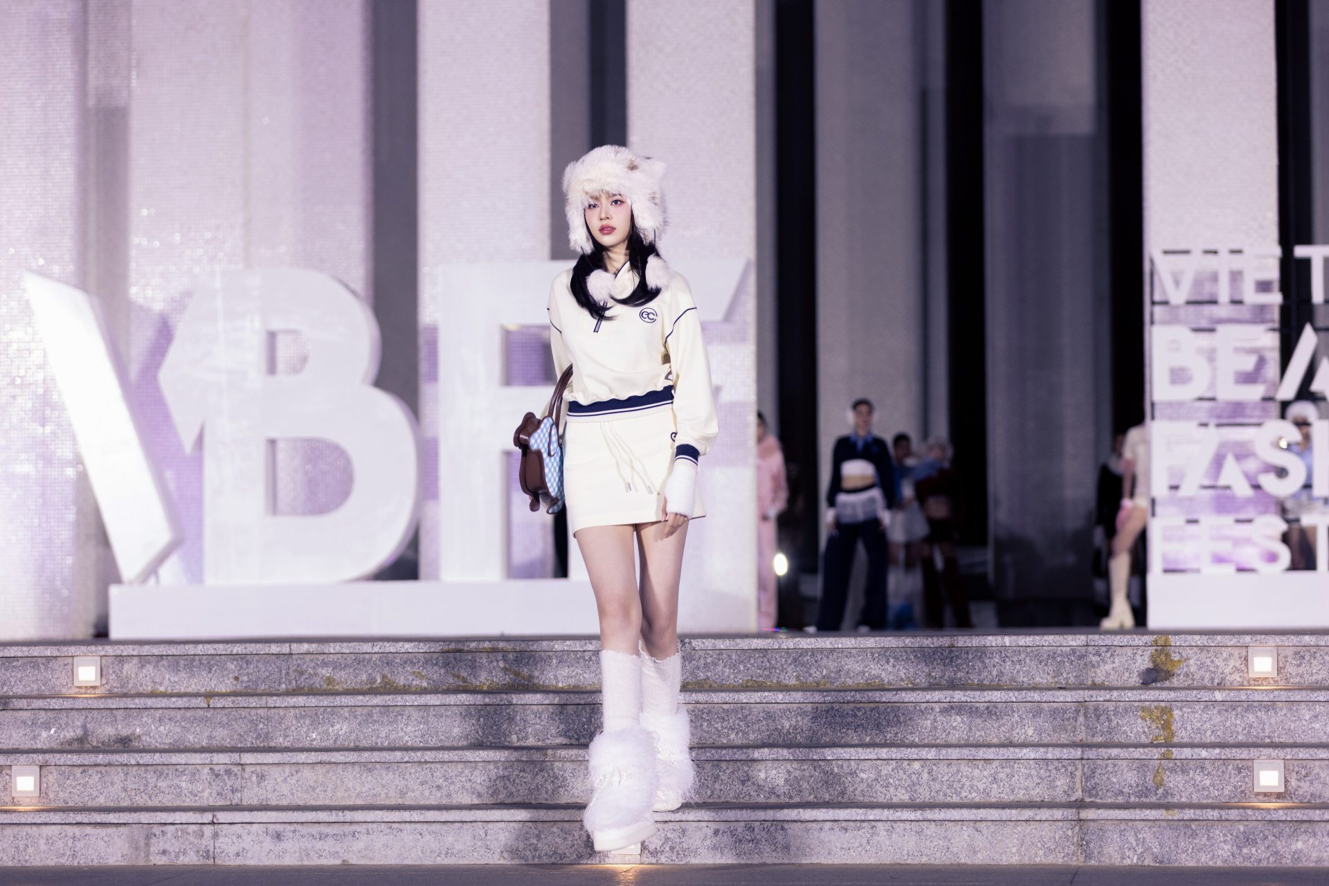 1765964086 58 Bung no khoanh khac hai chan dai dep nhat Viet