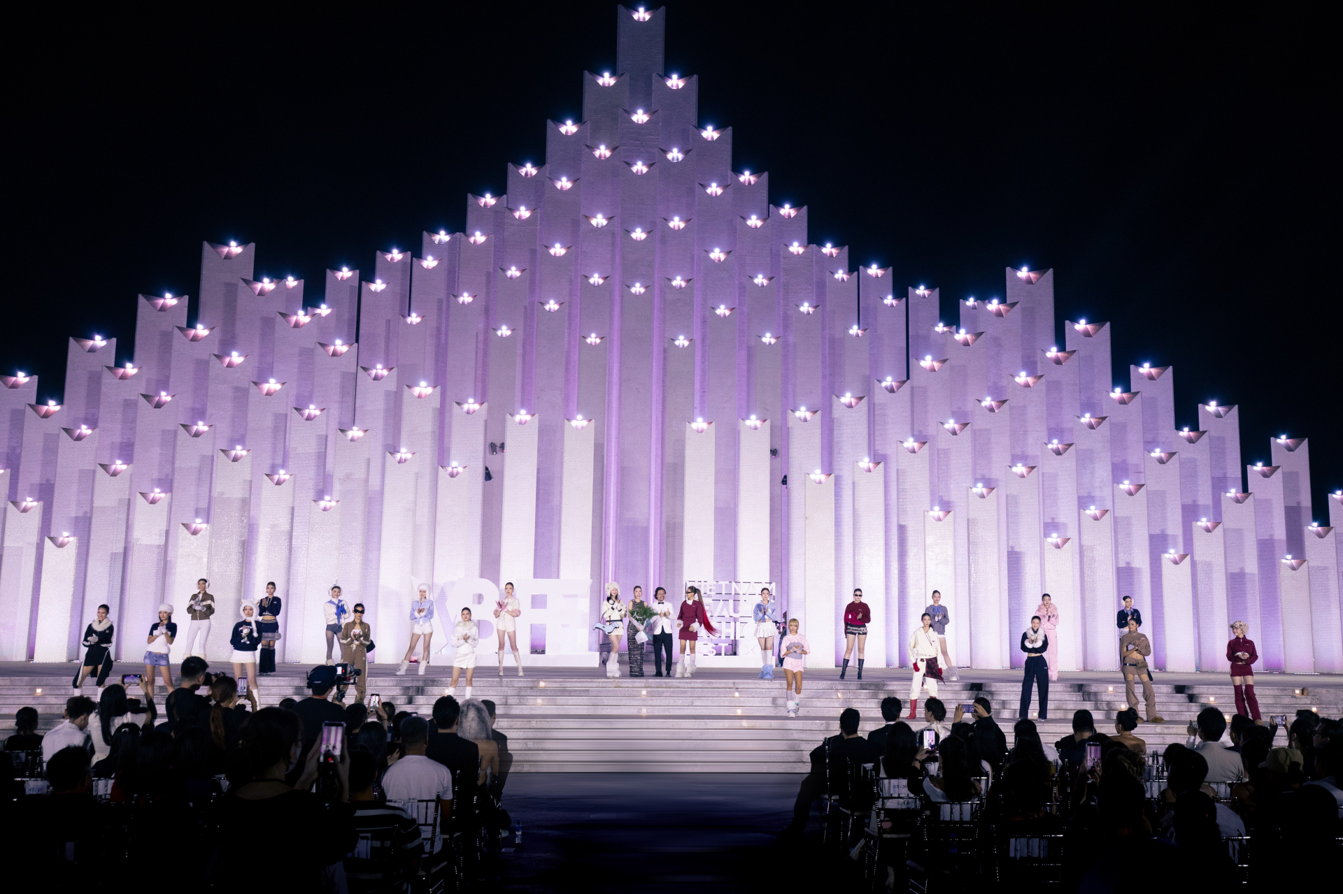 1765964091 862 Bung no khoanh khac hai chan dai dep nhat Viet