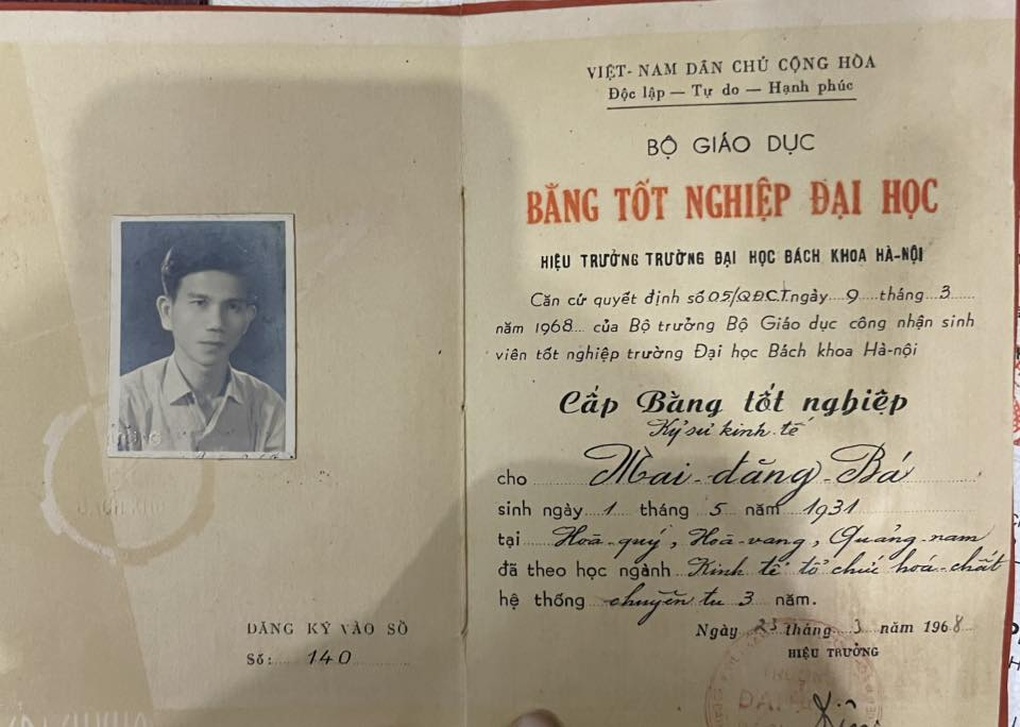 Con cháu khoe bằng đại học của cha ông, dân mạng muốn lao ngay đi học - 5