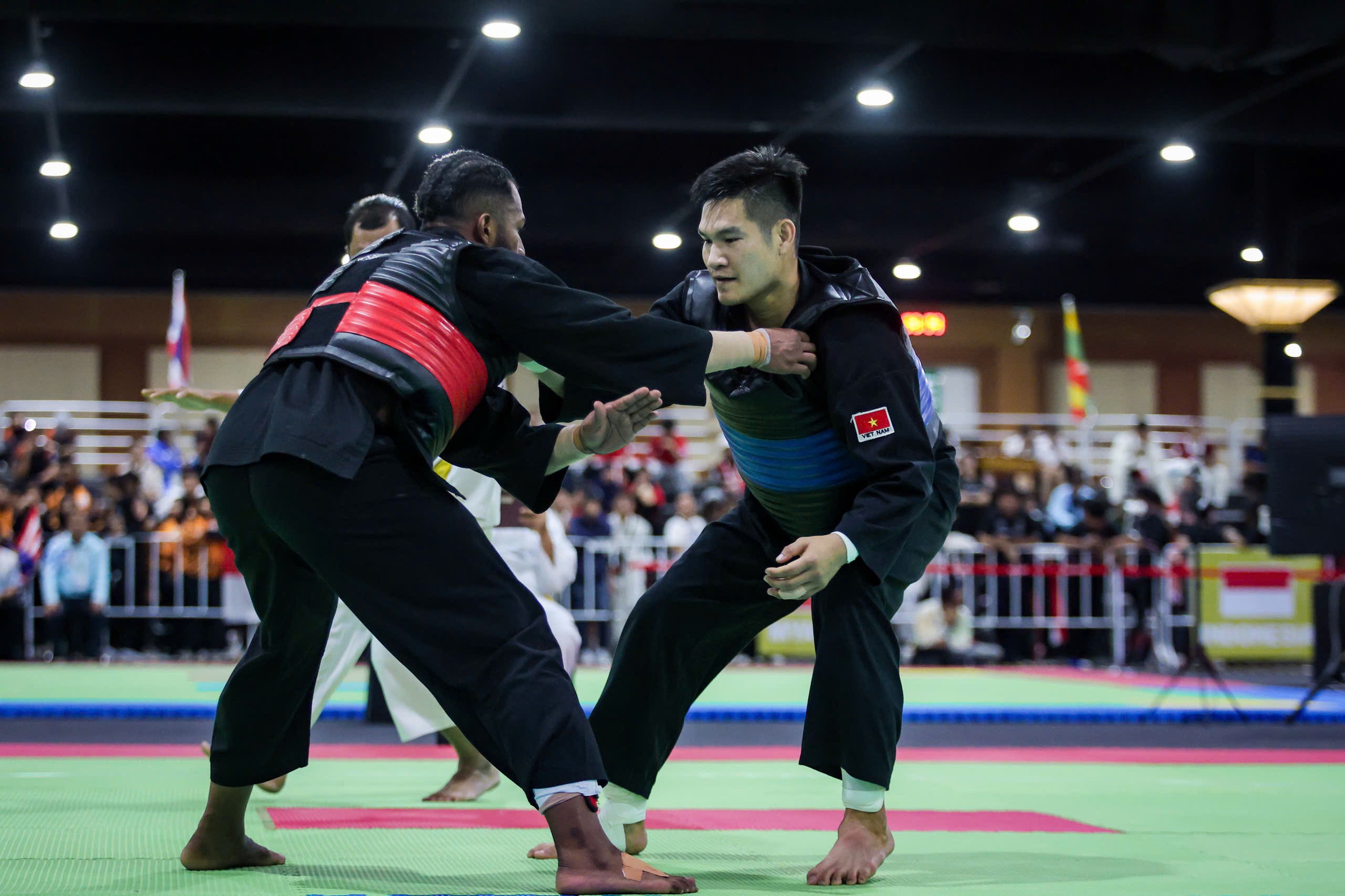 Trọng tài không chấm điểm cho võ sĩ Việt Nam, động thái nóng của BHL và cái kết…- Ảnh 4.