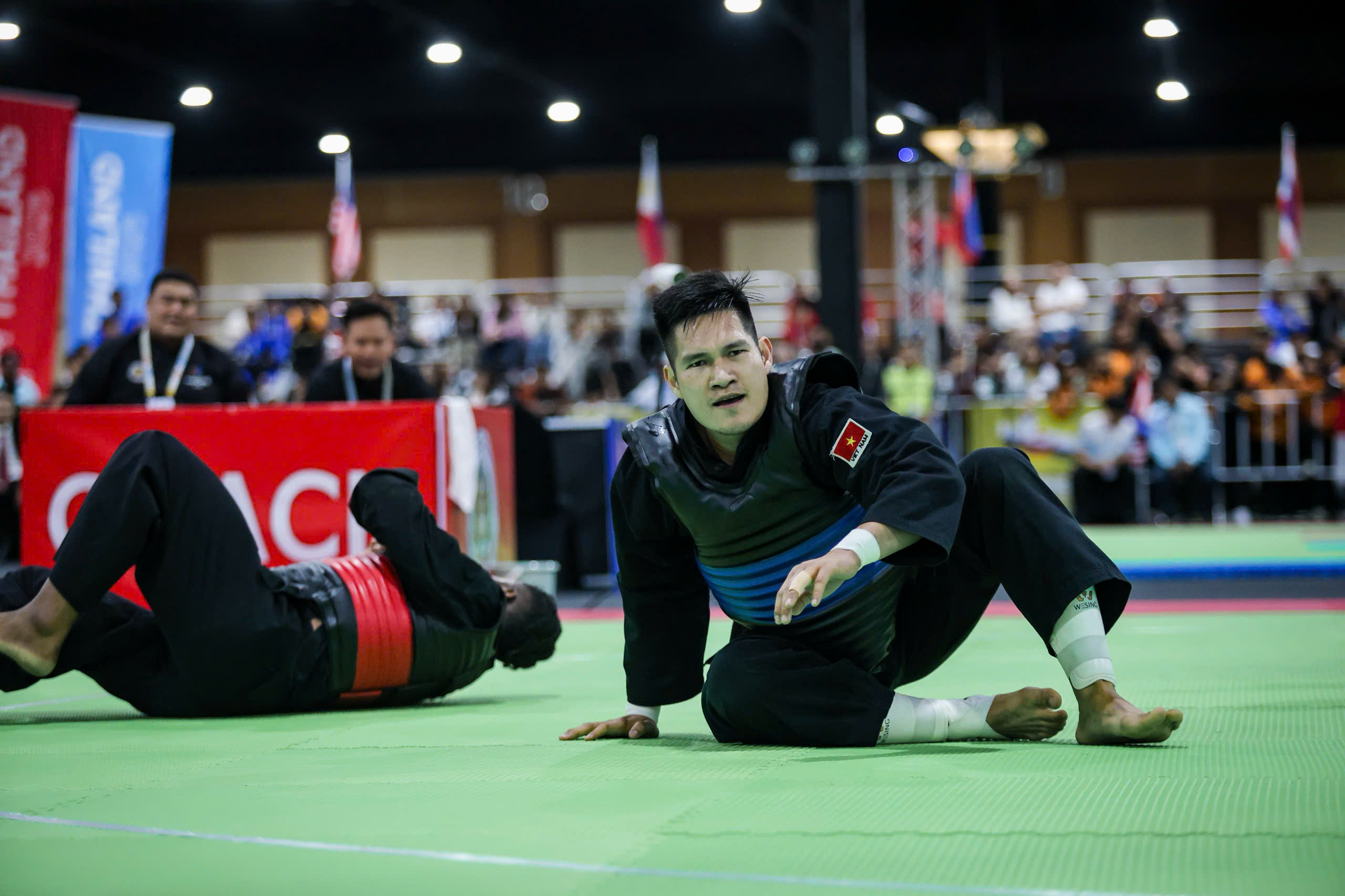 Trọng tài không chấm điểm cho võ sĩ Việt Nam, động thái nóng của BHL và cái kết…- Ảnh 5.