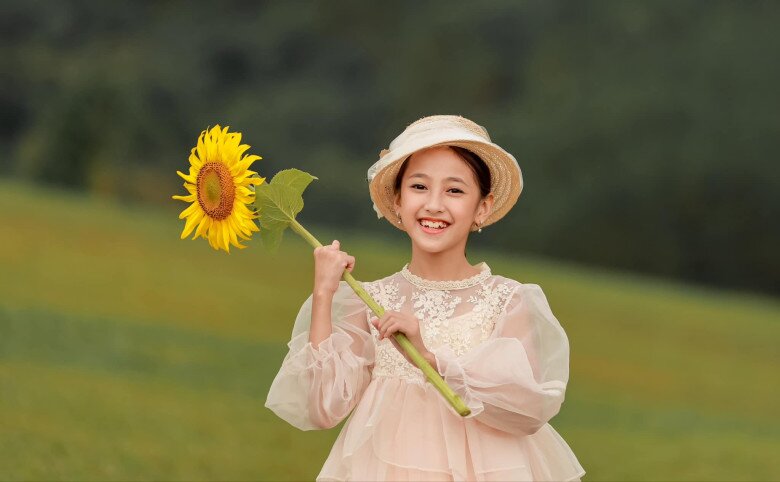 Ái nữ duy nhất nhà Hà Kiều Anh cao ngang vai mẹ, nhan sắc như "tiểu thư hào môn", mong nối nghiệp kinh doanh của gia đình 4 Viann sở hữu khí chất nhẹ nhàng, đẹp chuẩn nàng thơ.