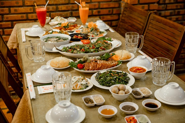 1765974884 231 Mot bua an 5 trieu va cuoc chien con dau