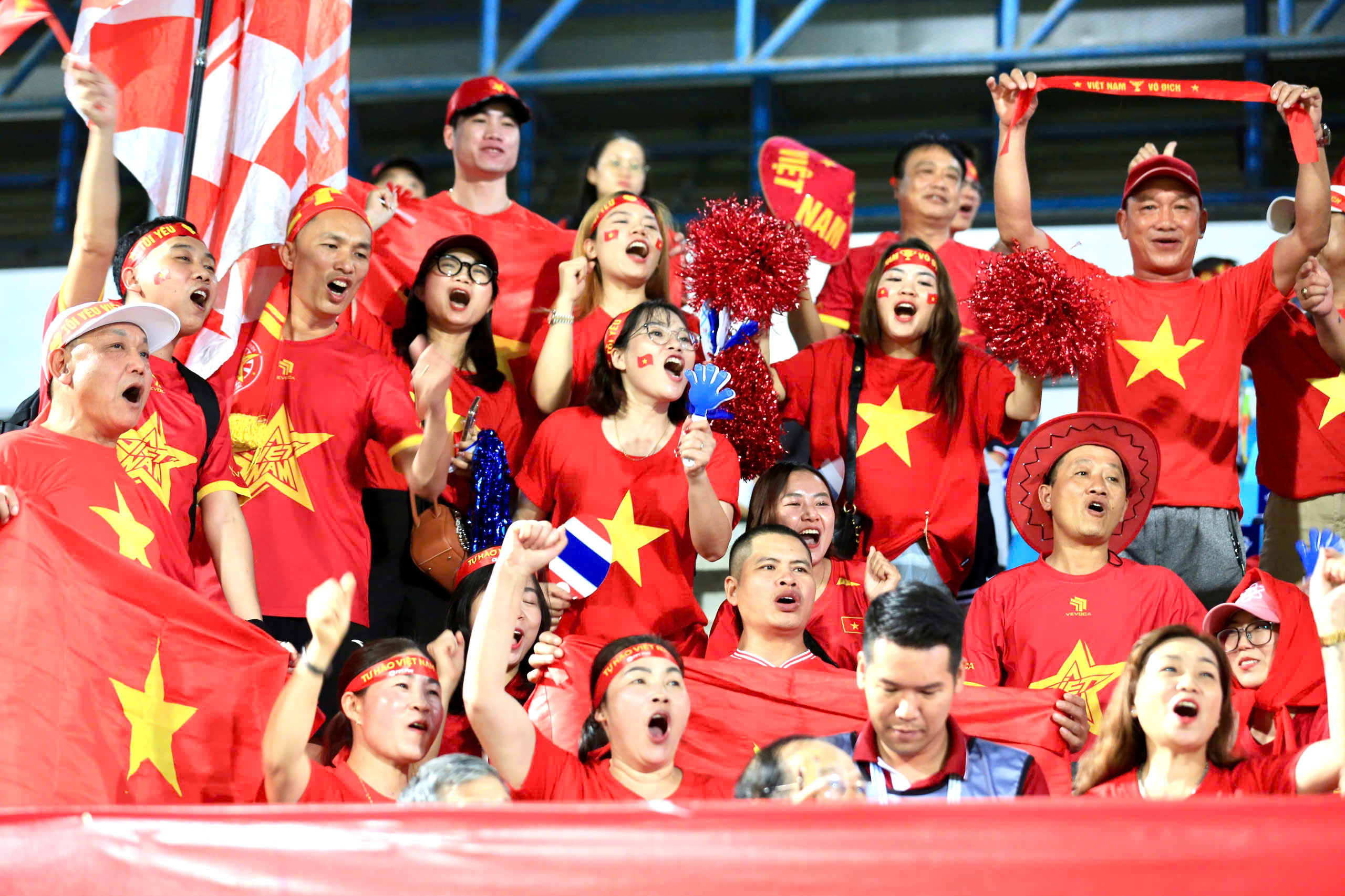 Tràn ngập cảm xúc CĐV Việt Nam: Mong đội tuyển nữ đăng quang một cách xứng đáng- Ảnh 6.
