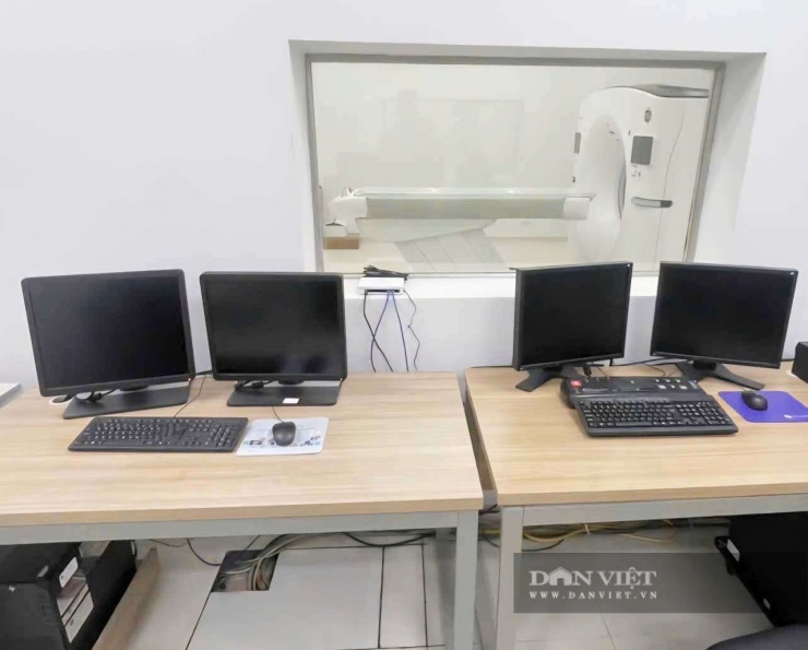 Cận cảnh dàn thiết bị, máy móc hơn 1.000 tỉ đồng trước ngày Bệnh viện Bạch Mai cơ sở 2 khánh thành 6 Trong đó, có những máy móc hiện đại như hệ thống chụp cộng hưởng từ >3.0 Tesla của hãng GE (Mỹ) khoảng 80 tỉ đồng. Ảnh: Gia Khiêm