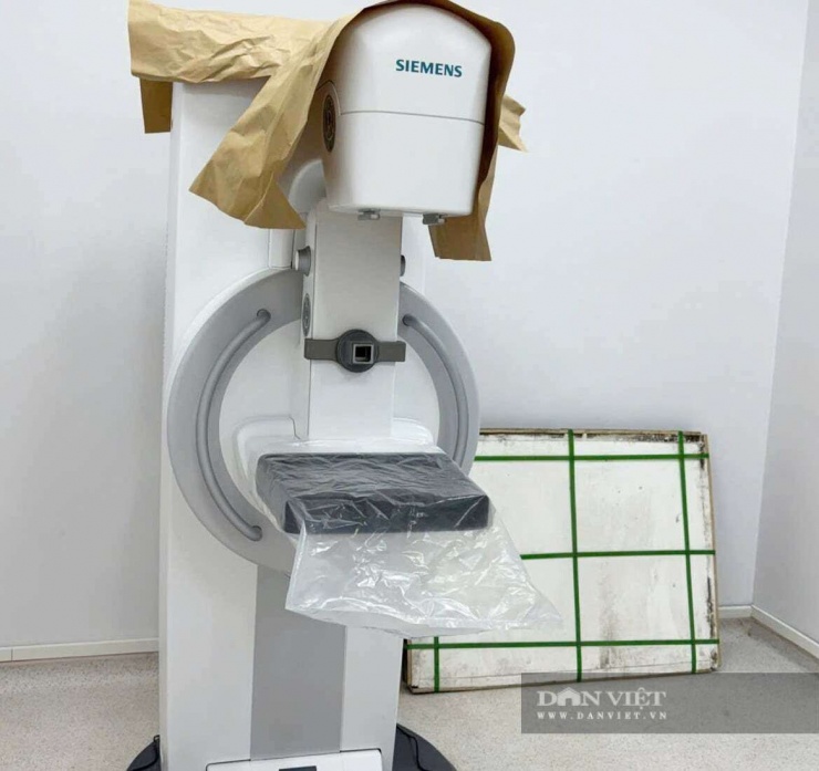 Cận cảnh dàn thiết bị, máy móc hơn 1.000 tỉ đồng trước ngày Bệnh viện Bạch Mai cơ sở 2 khánh thành 7 Ông Đào Xuân Cơ, Giám đốc Bệnh viện Bạch Mai cam kết sử dụng nguồn lực và thiết bị hiện đại này hiệu quả nhất, phục vụ tốt nhất cho công tác chăm sóc sức khỏe nhân dân. Ảnh: Gia Khiêm