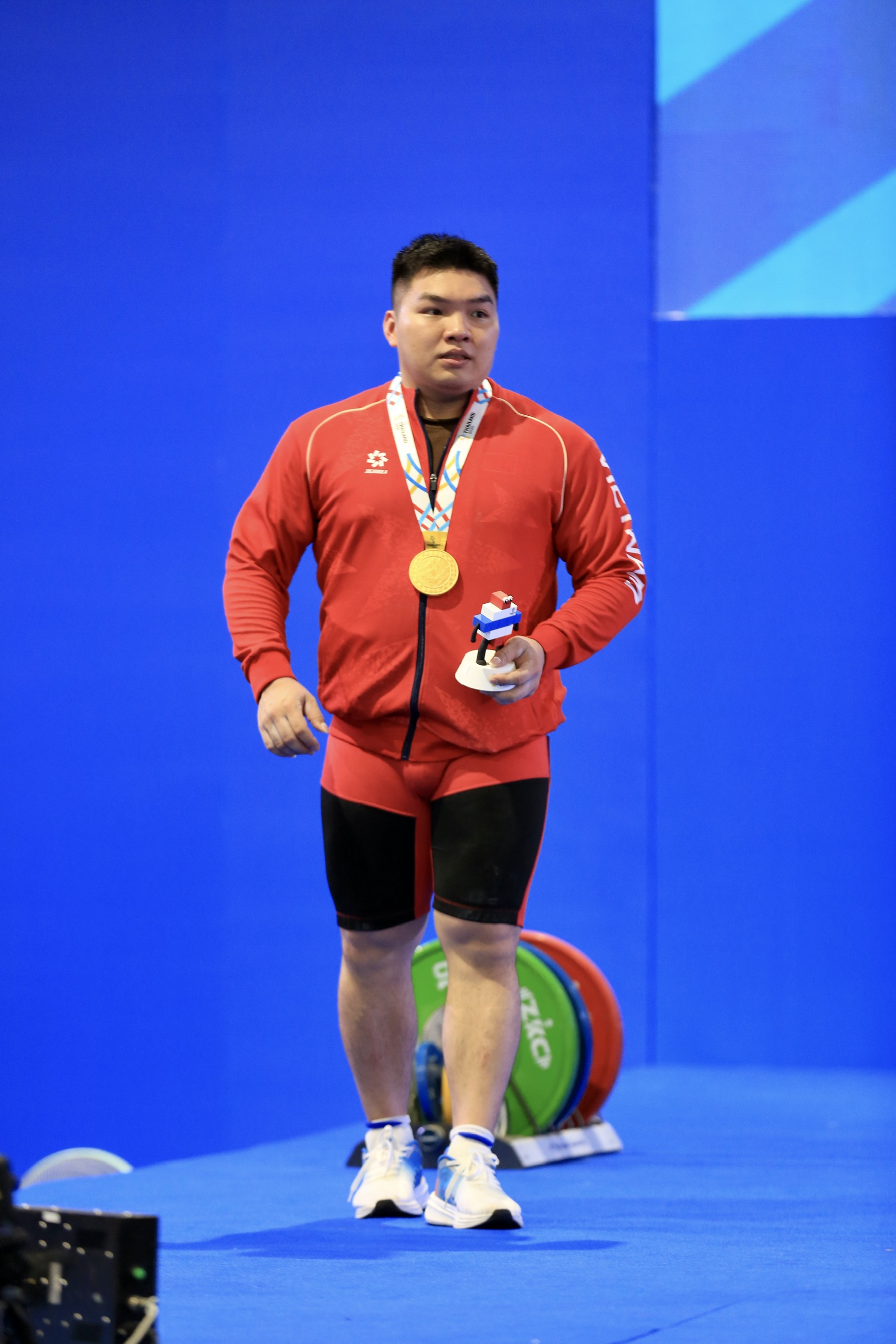 Trần Đình Thắng nghẹn ngào vì HCV cử tạ: Hai lần ‘đánh bại’ Thái Lan và cả… trọng tài- Ảnh 2. Trần Đình Thắng nghẹn ngào vì HCV cử tạ: Hai lần ‘đánh bại’ Thái Lan và cả… trọng tài- Ảnh 2.