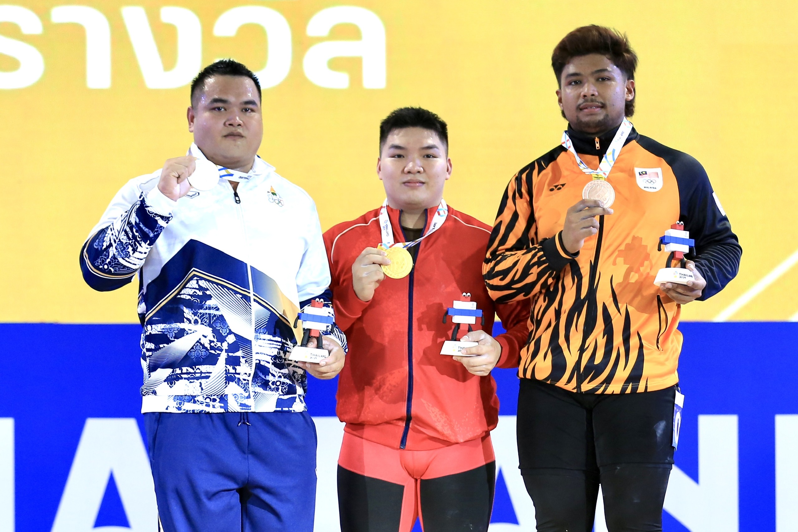 Trần Đình Thắng nghẹn ngào vì HCV cử tạ: Hai lần ‘đánh bại’ Thái Lan và cả… trọng tài- Ảnh 6. Trần Đình Thắng nghẹn ngào vì HCV cử tạ: Hai lần ‘đánh bại’ Thái Lan và cả… trọng tài- Ảnh 6.