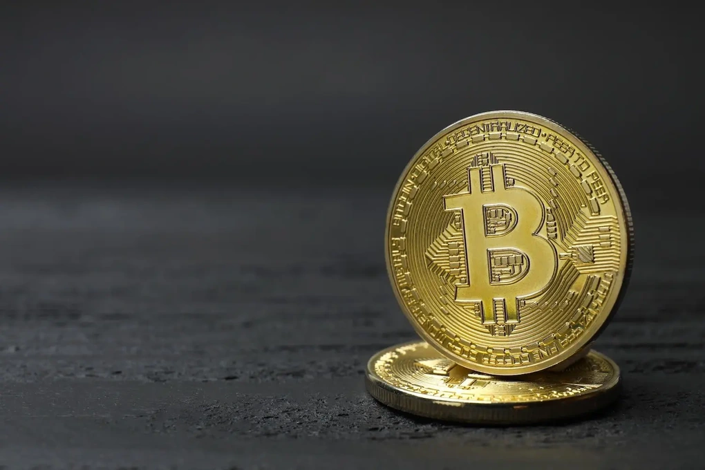 Cú sập bitcoin 2025: Cá voi đi săn, nhà đầu tư nhỏ lẻ nên làm gì? - 2