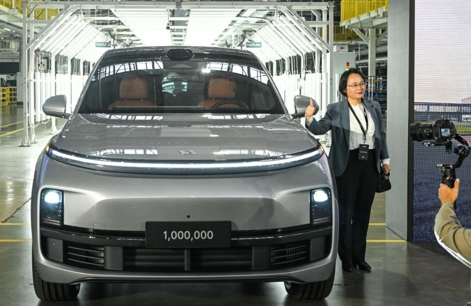 Thời hoàng kim của xe xăng quay trở lại: Loạt hãng lớn từ bỏ xe điện vì không thể bù lỗ, người dân thờ ơ với EV vì trợ cấp không còn- Ảnh 3.