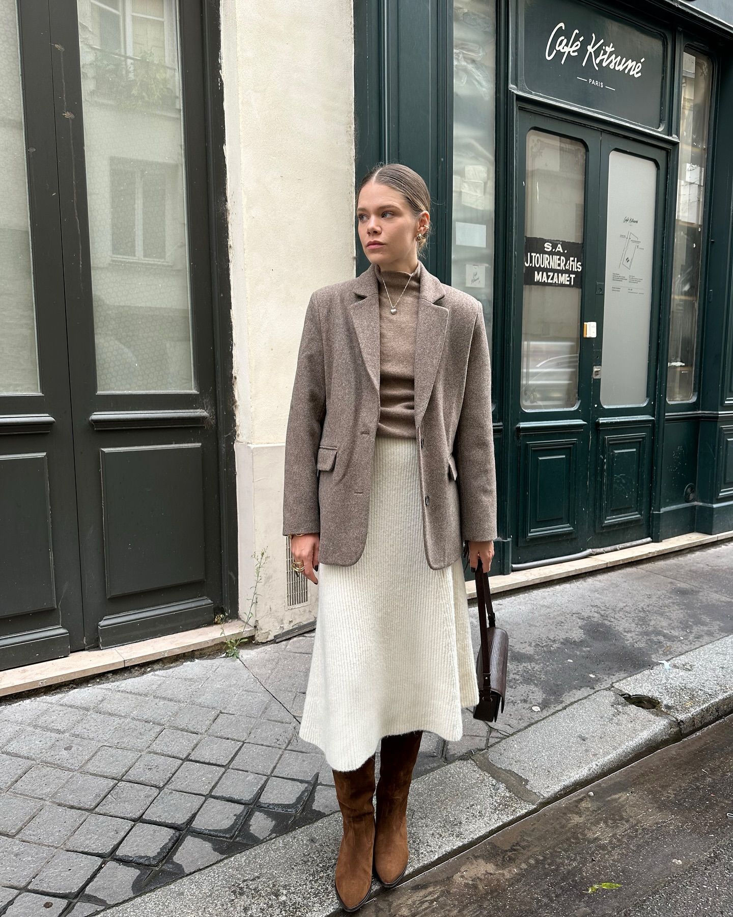 5 Cách mặc áo len đẹp long lanh của phụ nữ Pháp cho mùa lạnh - Ảnh 2.