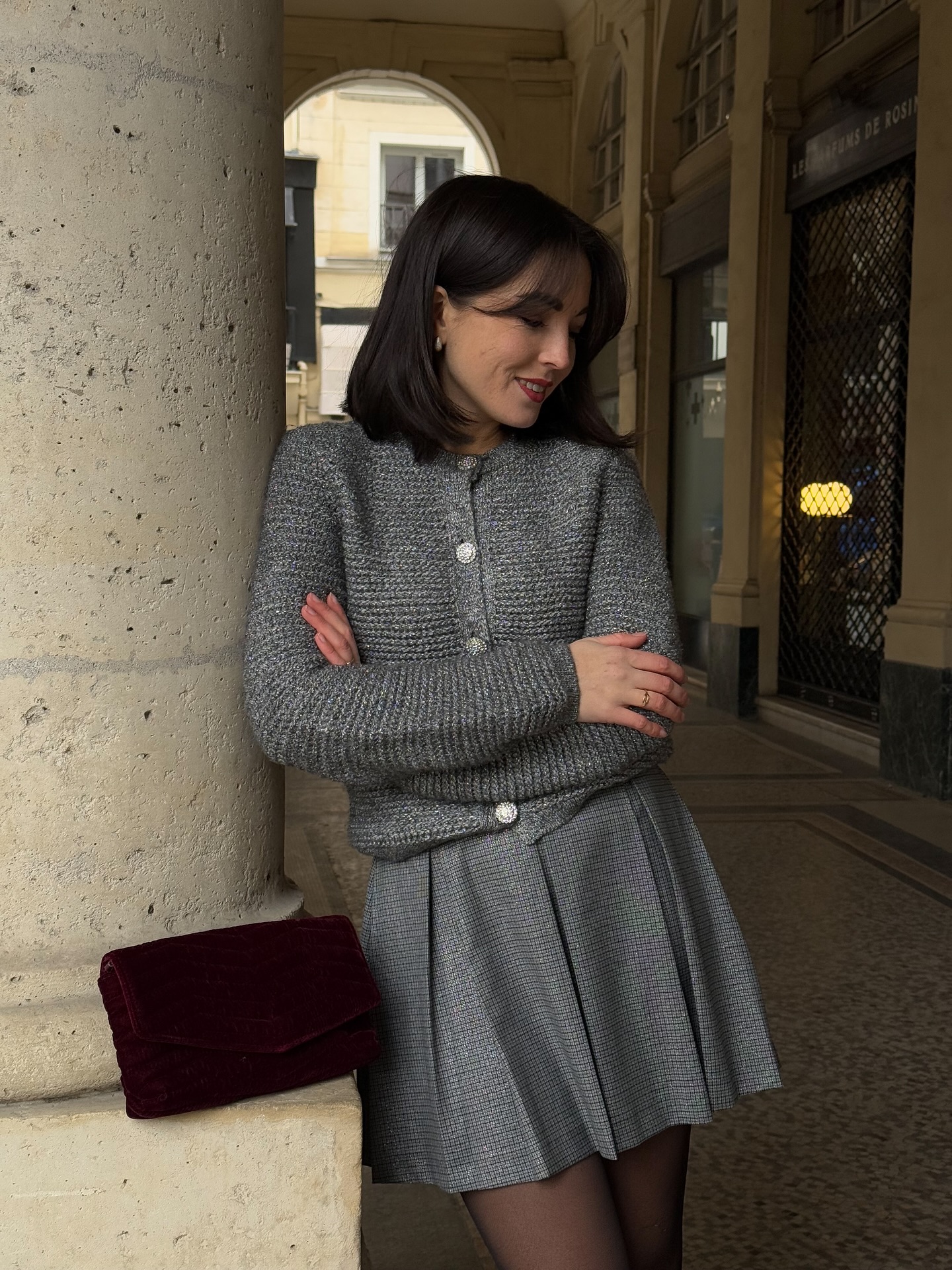 5 Cách mặc áo len đẹp long lanh của phụ nữ Pháp cho mùa lạnh - Ảnh 4.