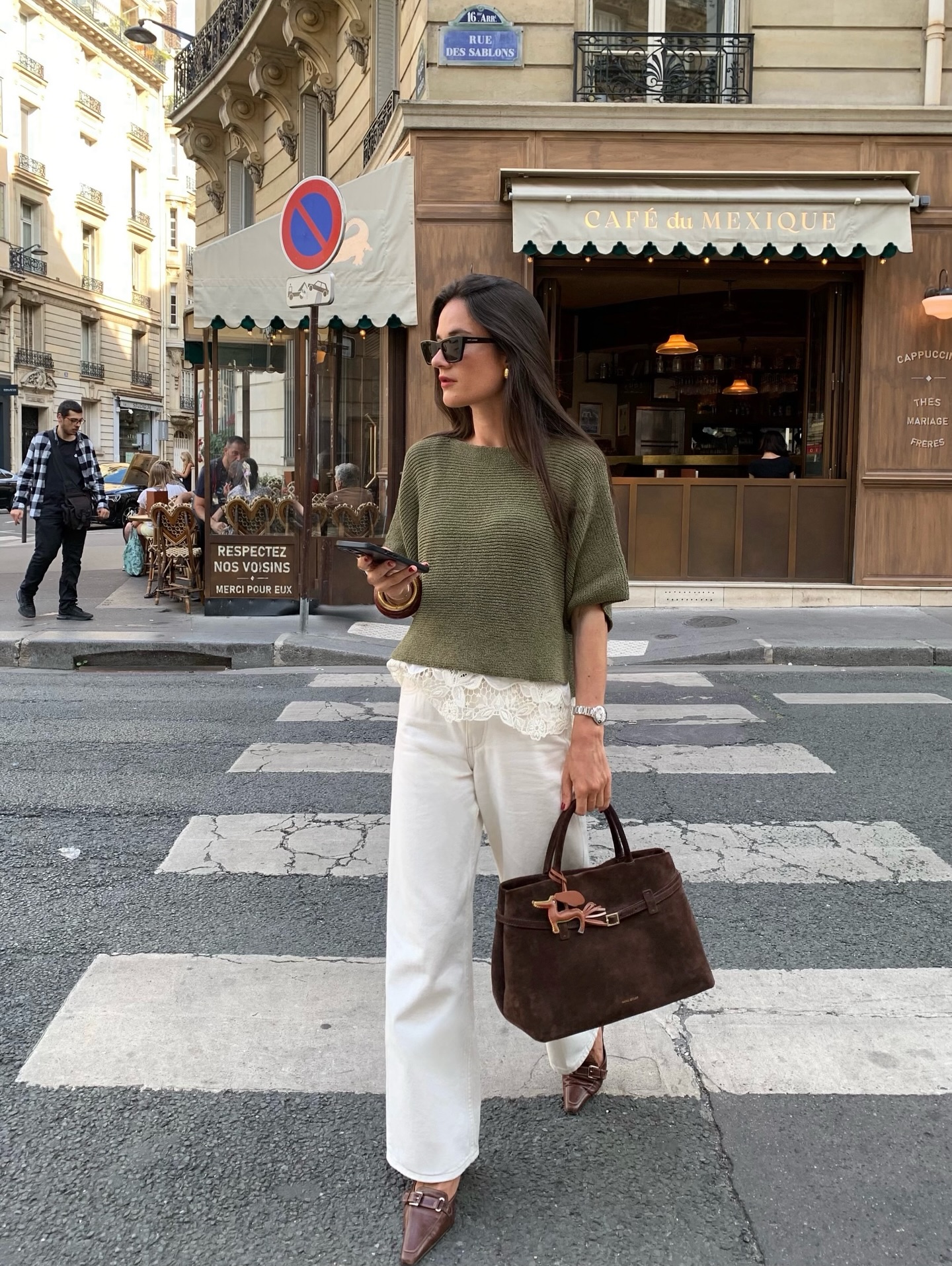 5 Cách mặc áo len đẹp long lanh của phụ nữ Pháp cho mùa lạnh - Ảnh 10.