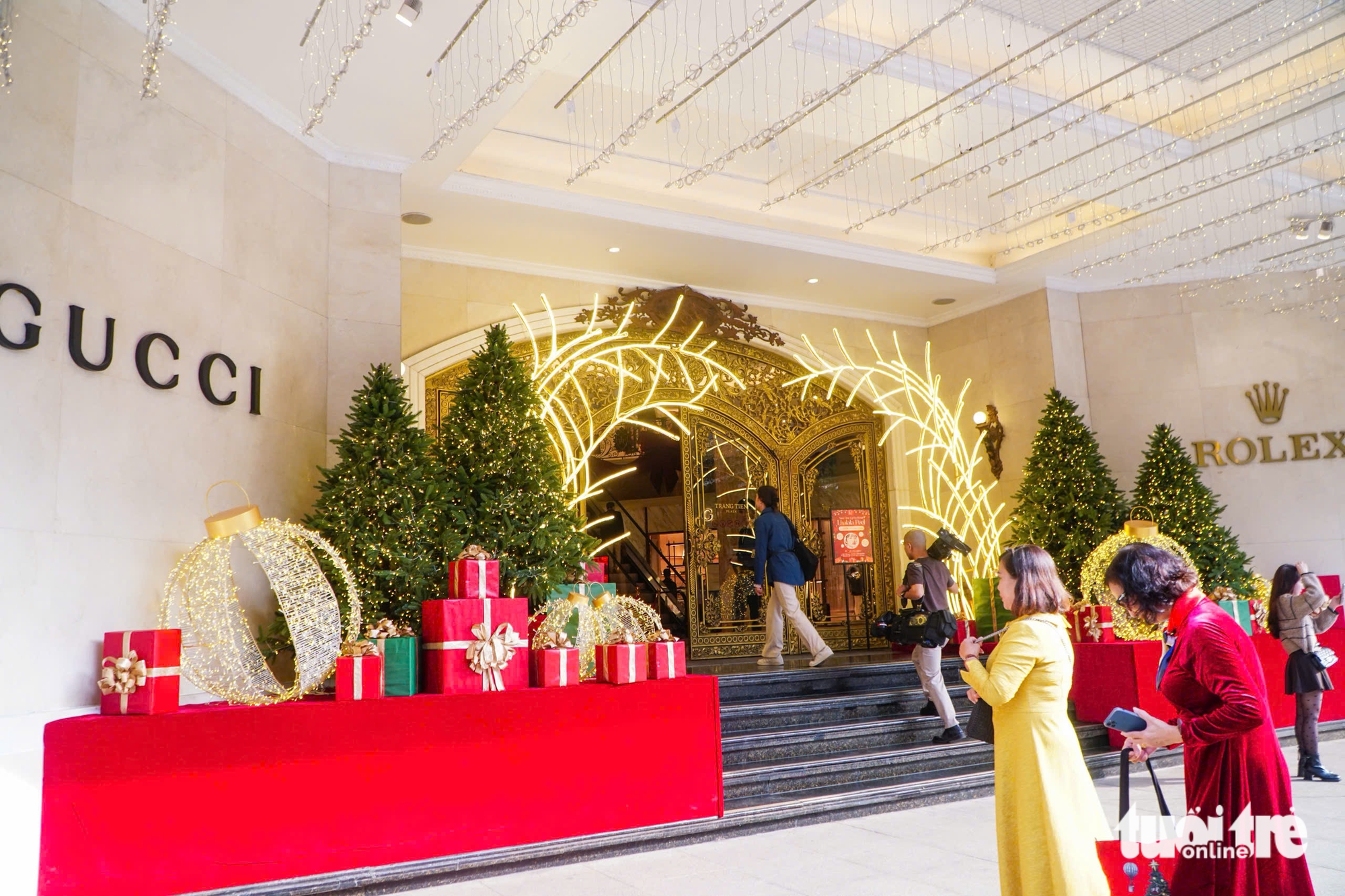 Phố phường Hà Nội rực rỡ sắc màu, người trẻ 'lên phố' đón Giáng sinh sớm 19 giáng sinh - Ảnh 23.