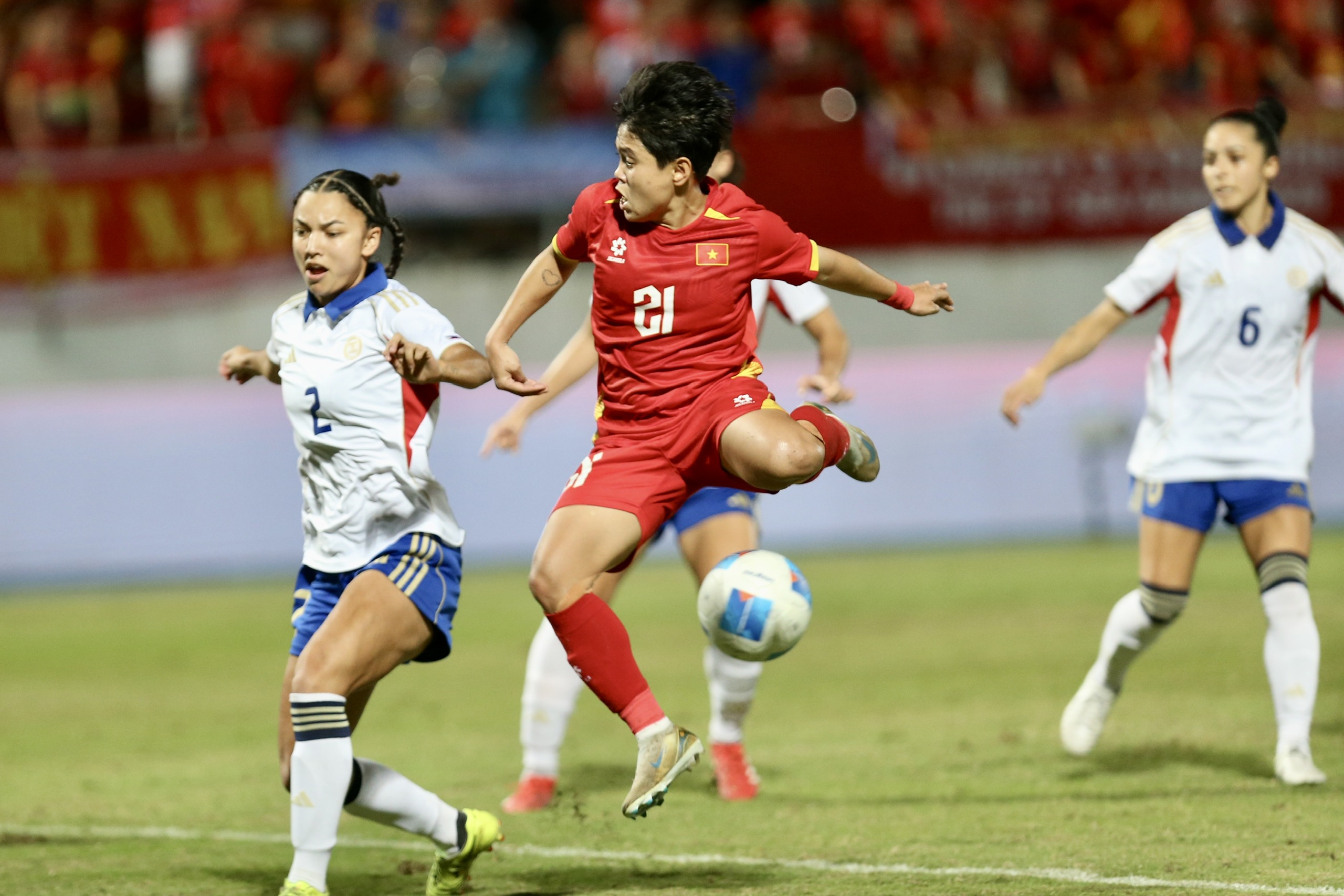 Trọng tài cướp mất HCV SEA Games xứng đáng của đội tuyển nữ Việt Nam: Cay đắng và cảm phục!- Ảnh 7. Trọng tài cướp mất HCV SEA Games xứng đáng của đội tuyển nữ Việt Nam: Cay đắng và cảm phục!- Ảnh 7.