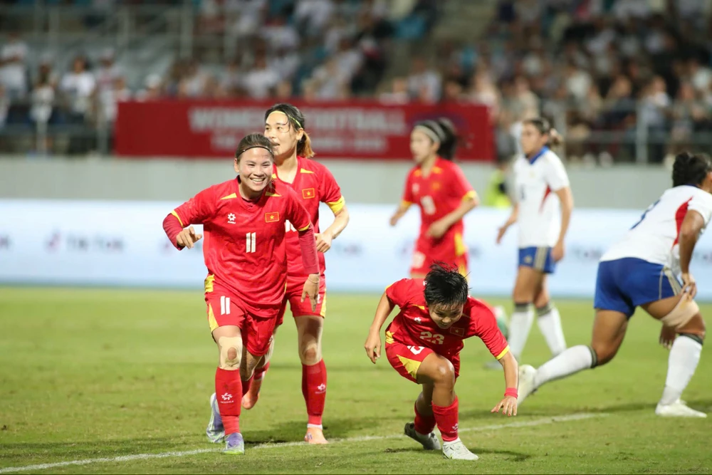 Việc tổ trọng tài từ chối bàn thắng hợp lệ của Bích Thùy là "vết nhơ" của trận chung kết. Ảnh: ANH PHƯƠNG. Tuyen- Viet- Nam.jpg