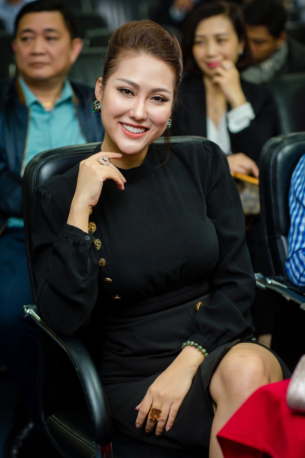 Phi Thanh Vân yêu doanh nhân U60: Chúng tôi sẽ có một đám cưới ấm áp - 2 Phi Thanh Vân yêu doanh nhân U60: Chúng tôi sẽ có một đám cưới ấm áp - 2