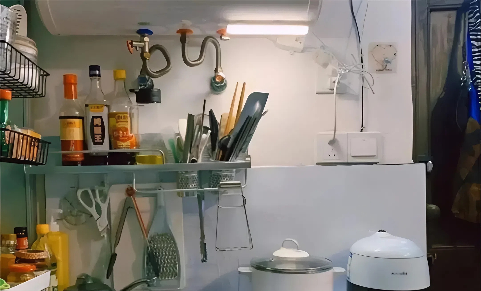 Thánh thần ơi: Nhà Hong Kong chỉ 5m² vẫn tận dụng được từng kẽ hở, muốn bái gia chủ làm sư phụ!- Ảnh 7. Thánh thần ơi: Nhà Hong Kong chỉ 5m² vẫn tận dụng được từng kẽ hở, muốn bái gia chủ làm sư phụ!- Ảnh 7.