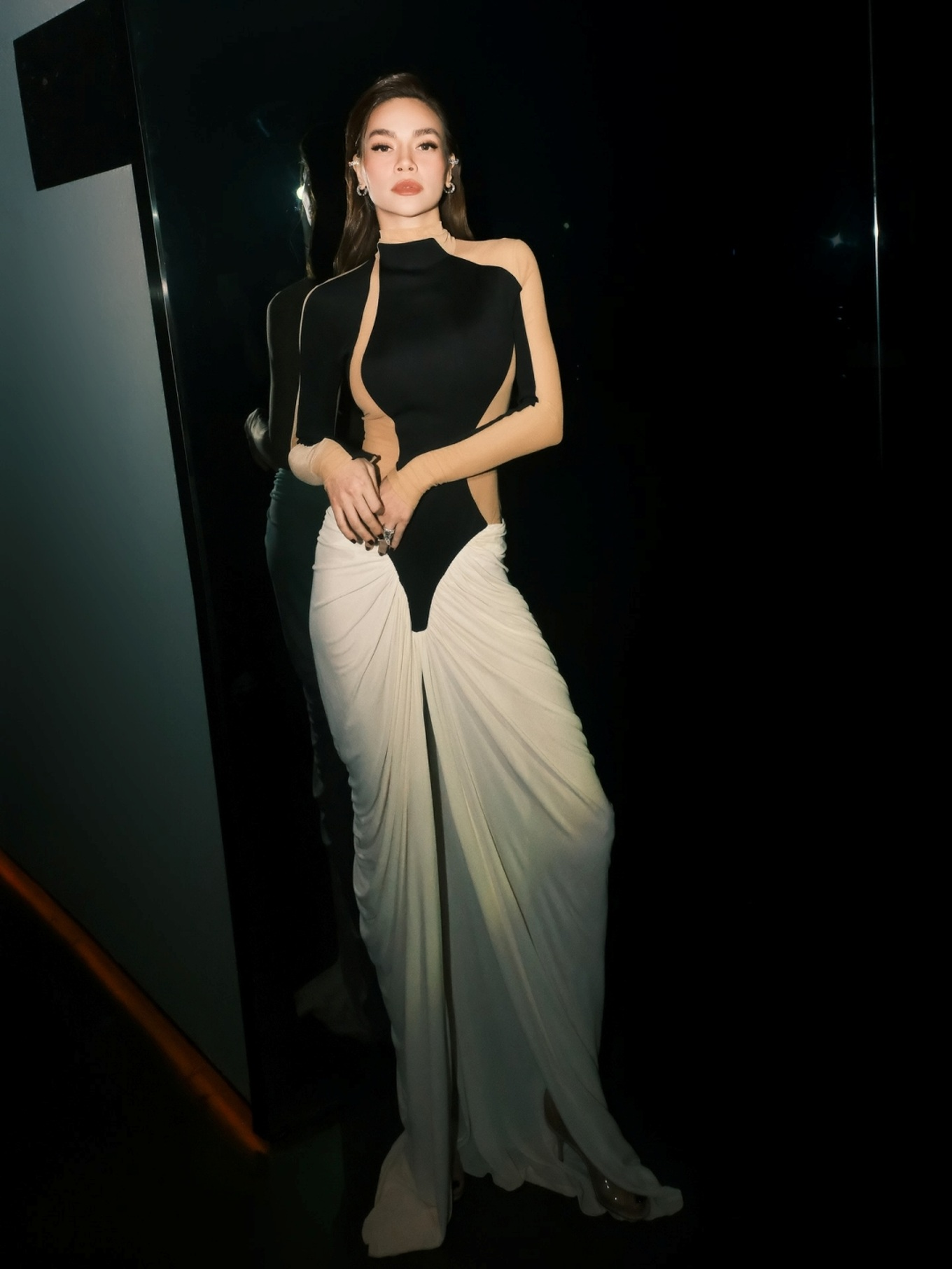 Hồ Ngọc Hà mặc váy 300 triệu giống Lisa- Ảnh 1. Hồ Ngọc Hà mặc váy 300 triệu giống Lisa- Ảnh 1.