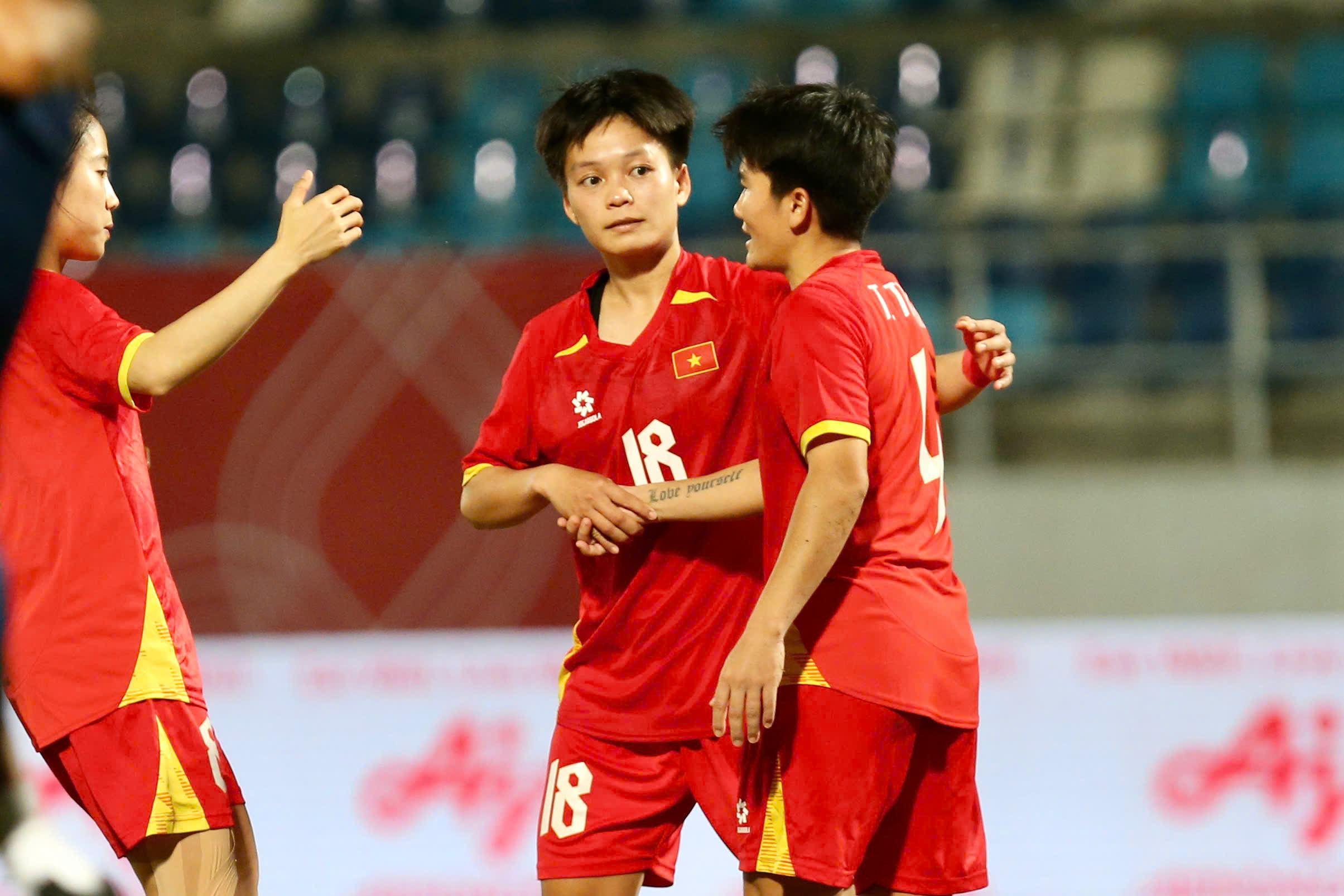 Chuyên gia châu Á: ‘Thật bất công và tiếc cho đội tuyển nữ Việt Nam vì thiếu VAR’- Ảnh 3. Chuyên gia châu Á: ‘Thật bất công và tiếc cho đội tuyển nữ Việt Nam vì thiếu VAR’- Ảnh 3.