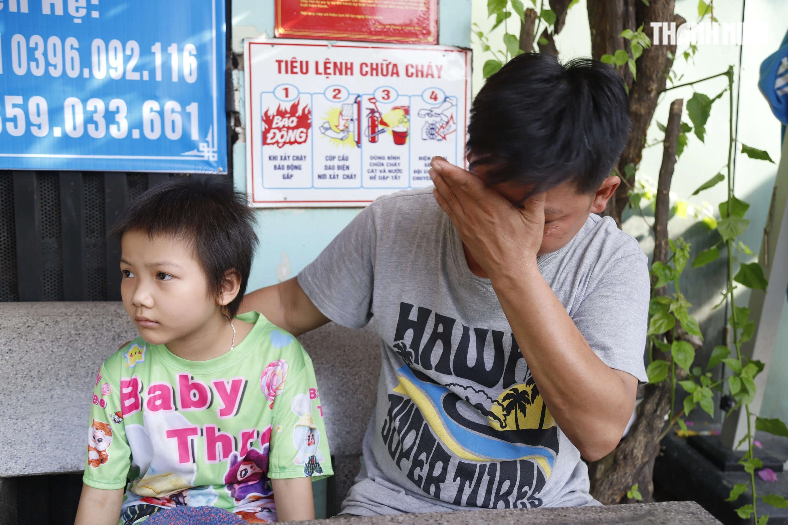 Cha nghèo chạy xe ôm bán hết tài sản, 'còn 2 triệu đồng' cứu con ung thư- Ảnh 2. Cha nghèo chạy xe ôm bán hết tài sản, 'còn 2 triệu đồng' cứu con ung thư- Ảnh 2.