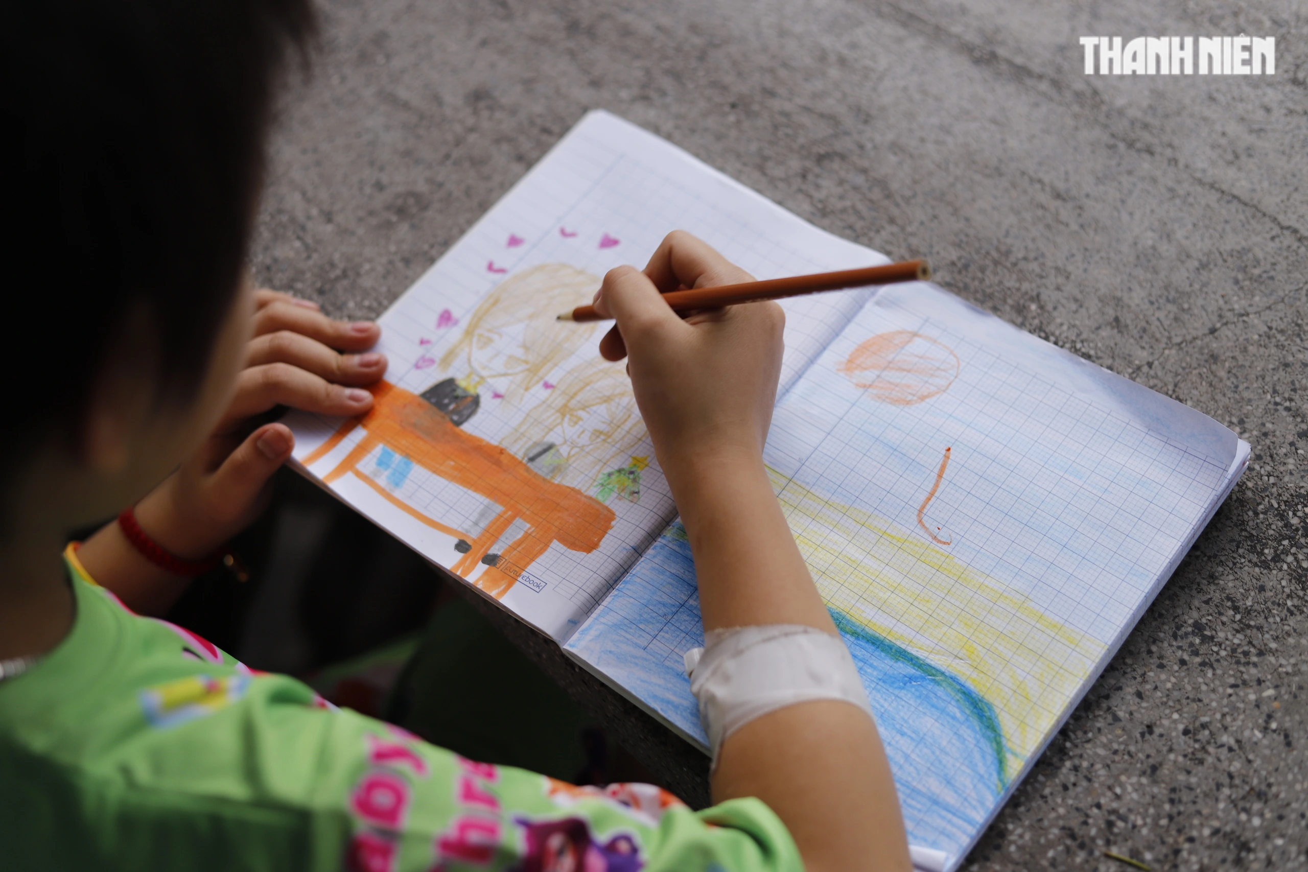 Cha nghèo chạy xe ôm bán hết tài sản, 'còn 2 triệu đồng' cứu con ung thư- Ảnh 4. Cha nghèo chạy xe ôm bán hết tài sản, 'còn 2 triệu đồng' cứu con ung thư- Ảnh 4.