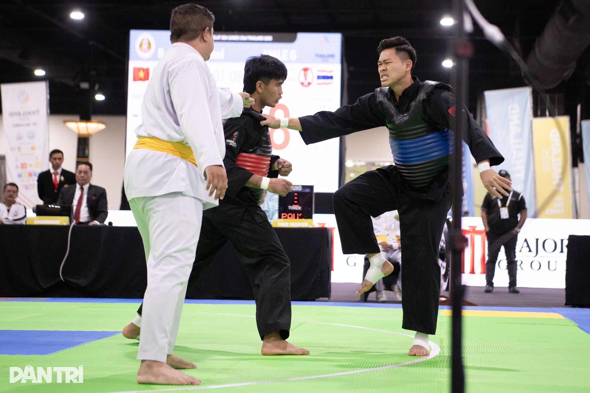 Bị VĐV Thái Lan triệt hạ, võ sĩ Silat Việt Nam nén đau thi đấu giành HCV - 3 Bị VĐV Thái Lan triệt hạ, võ sĩ Silat Việt Nam nén đau thi đấu giành HCV - 3