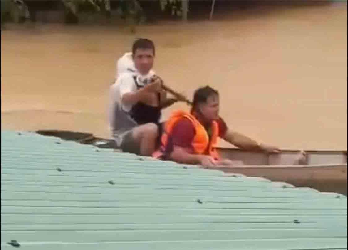 Giao lưu cùng người liều mình cứu dân trong lũ dữ- Ảnh 2. Giao lưu cùng người liều mình cứu dân trong lũ dữ- Ảnh 2.