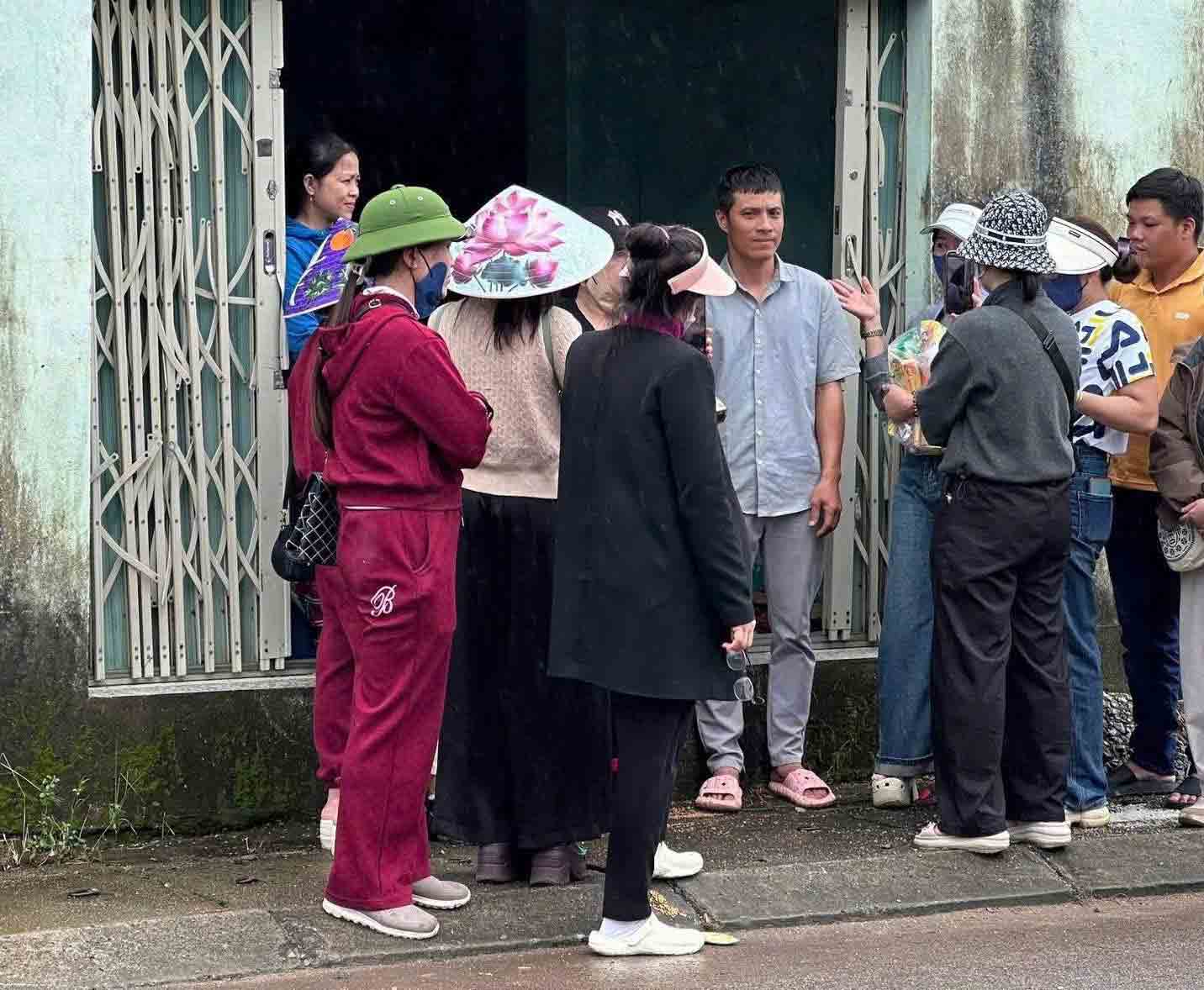 Giao lưu cùng người liều mình cứu dân trong lũ dữ- Ảnh 3. Giao lưu cùng người liều mình cứu dân trong lũ dữ- Ảnh 3.