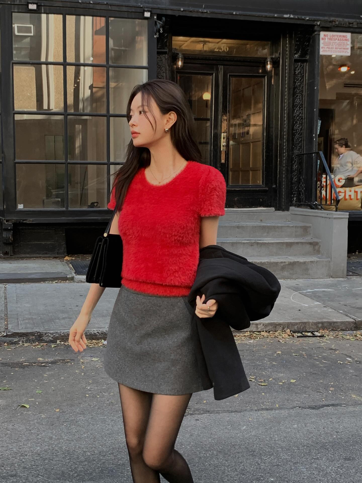 5 Cách phối chân váy ngắn lung linh cho mùa lễ hội và mùa xuân thêm xinh đẹp - Ảnh 5. 5 Cách phối chân váy ngắn lung linh cho mùa lễ hội và mùa xuân thêm xinh đẹp - Ảnh 5.