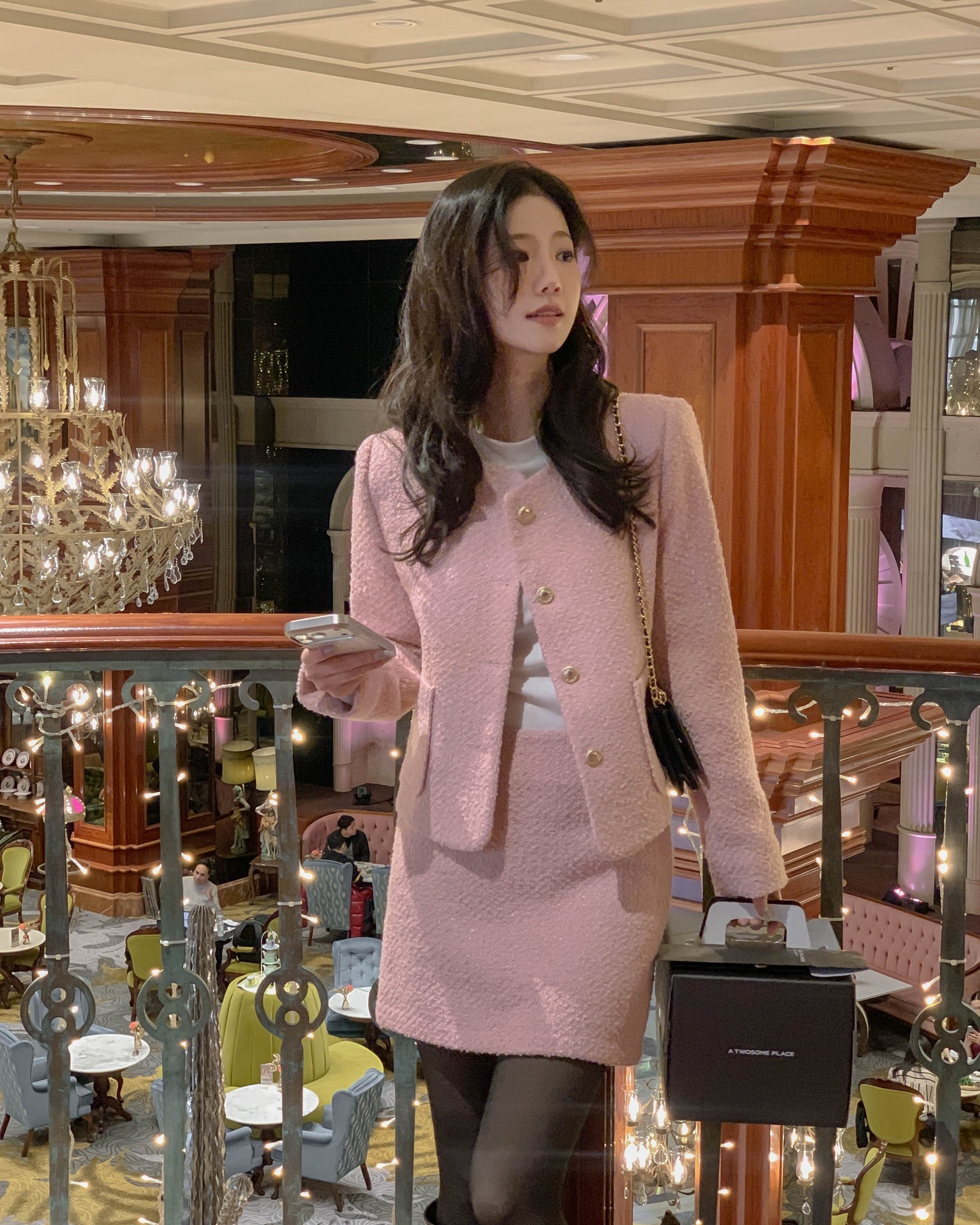 5 Cách phối chân váy ngắn lung linh cho mùa lễ hội và mùa xuân thêm xinh đẹp - Ảnh 9. 5 Cách phối chân váy ngắn lung linh cho mùa lễ hội và mùa xuân thêm xinh đẹp - Ảnh 9.