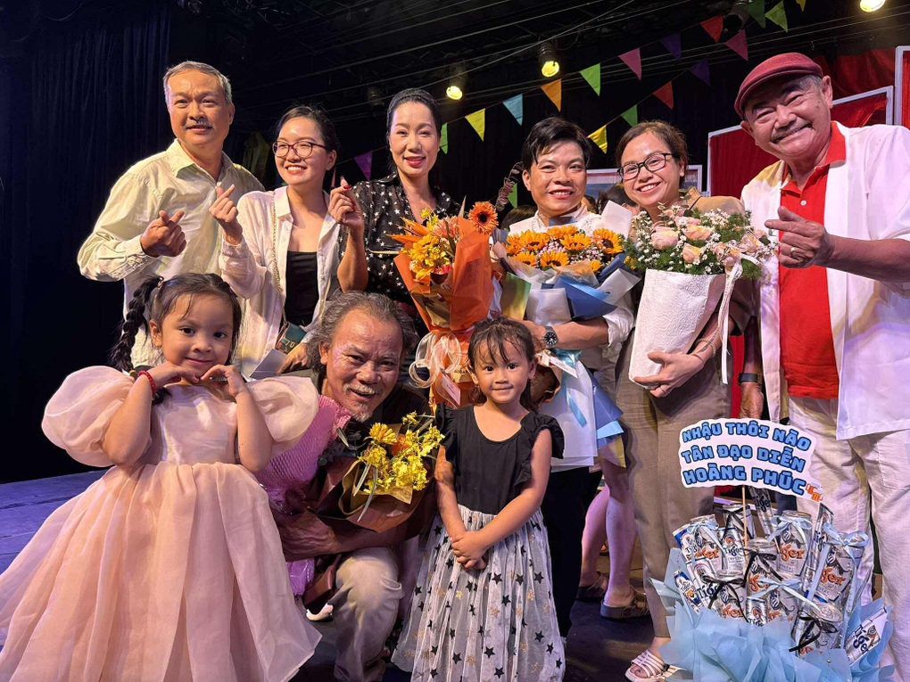 Nghệ sĩ Phương Bình  day dứt vì xa vợ 30 năm, đi diễn cả đời... chưa giàu - 2