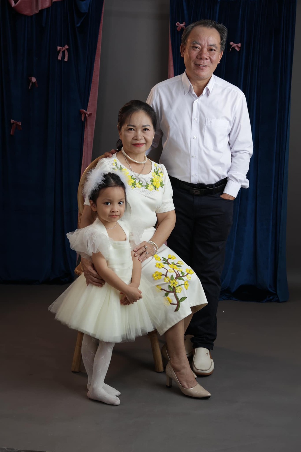 Nghệ sĩ Phương Bình  day dứt vì xa vợ 30 năm, đi diễn cả đời... chưa giàu - 6