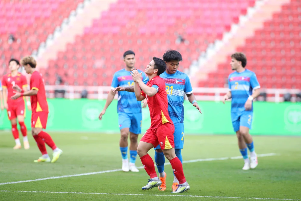 Thủ quân Khuất Văn Khang cùng đồng đội khao khát giành vàng SEA Games 33. Ảnh: CCT. u-22-viet-nam-vuot-troi-thai-lan-o-chung-ket-sea-games (4).jpg