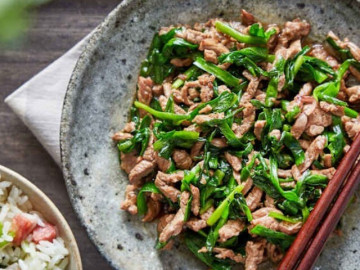 Thịt này “mát như kem”, thịt lợn cũng chẳng bổ bằng, ăn vào thanh nhiệt, kiện tỳ ích vị mà giá lại rẻ 6 Loại lá mệnh danh là rau của thận, lại còn tốt cho gan, đem xào thịt được món cực tốn cơm