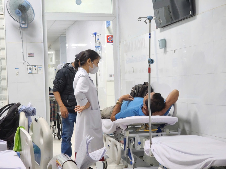 Ngộ độc thực phẩm có vụ hàng trăm nạn nhân, khởi kiện được không? 1 ngộ độc - Ảnh 2.